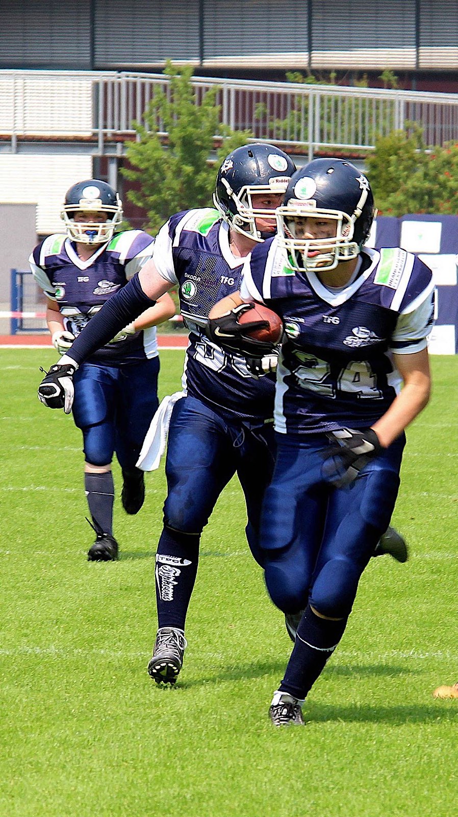 Running Back Junkai Ding 24