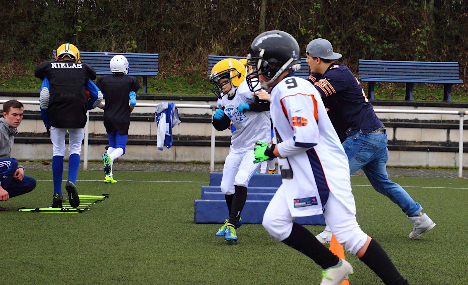 Die Junioren beim Day Camp auf dem Witterschlicker Sportplatz