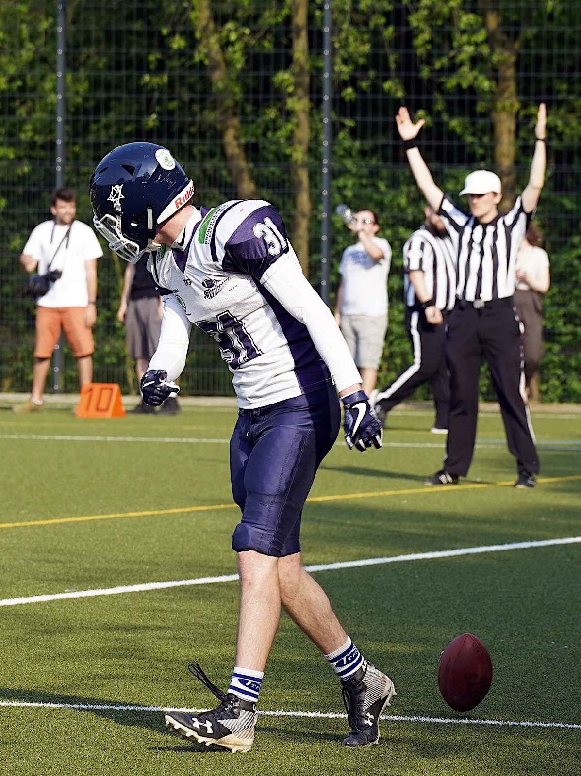 Interception Touchdown durch Typhoons Defense Back Johannes Wieding 1