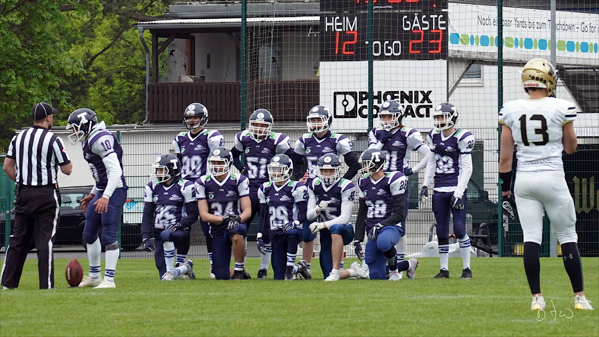 Typhoons Kicker Arian Ghorbani 10 auf dem Weg zum finalen Fieldgoal bei einer 23 12 Führung in Paderborn