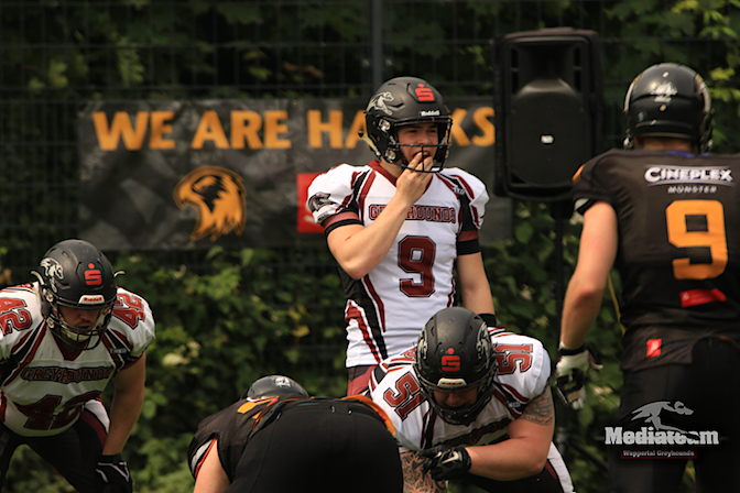 Wuppertal Greyhounds gewinnen gegen die Blackhawks - Drei TD von QB Florian Ferizi #9