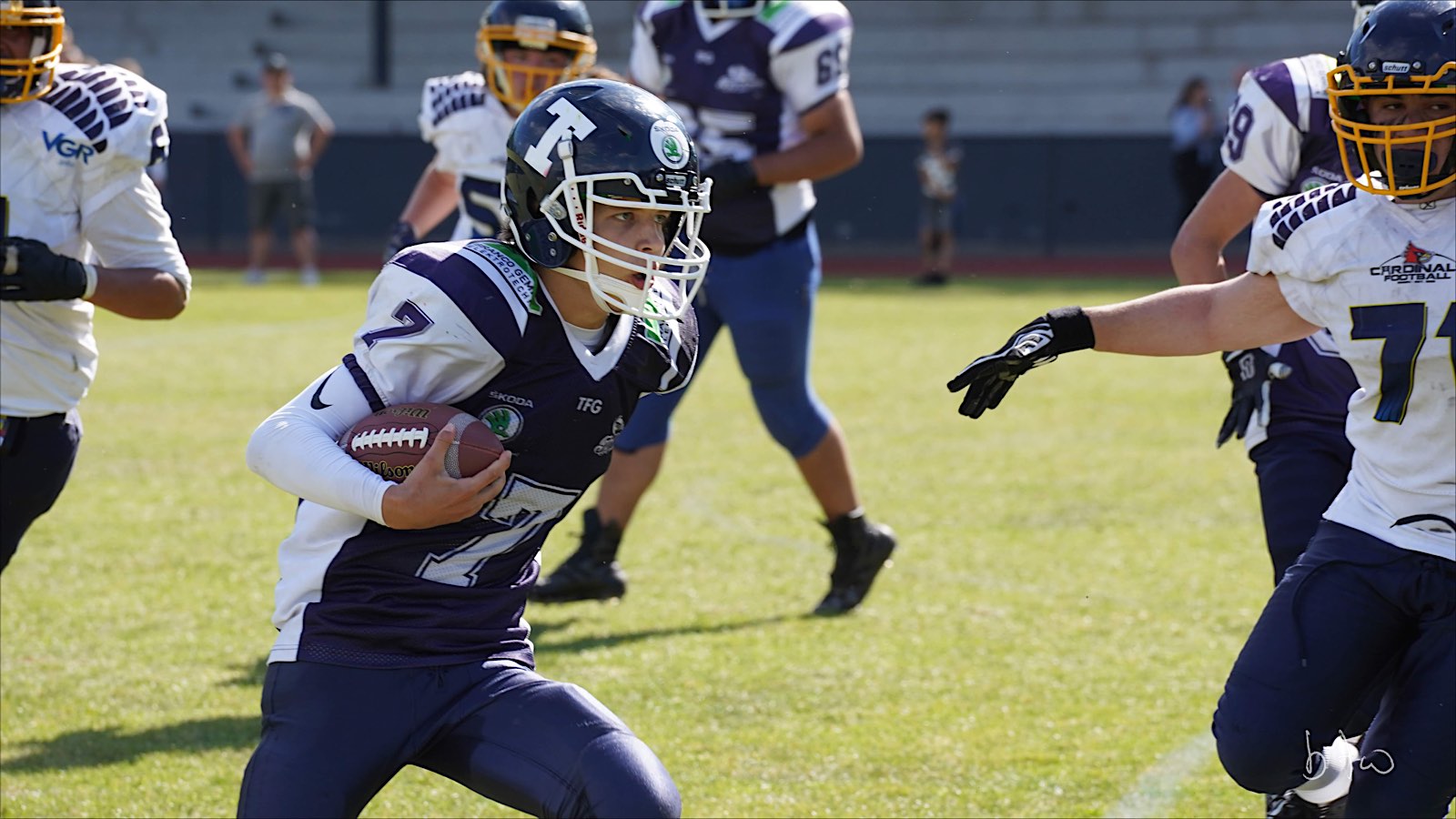 U16 TFG Typhoons Quarterback Peter Kostenko bei seinem Touchdown Lauf (Foto: Bernd Thiel)