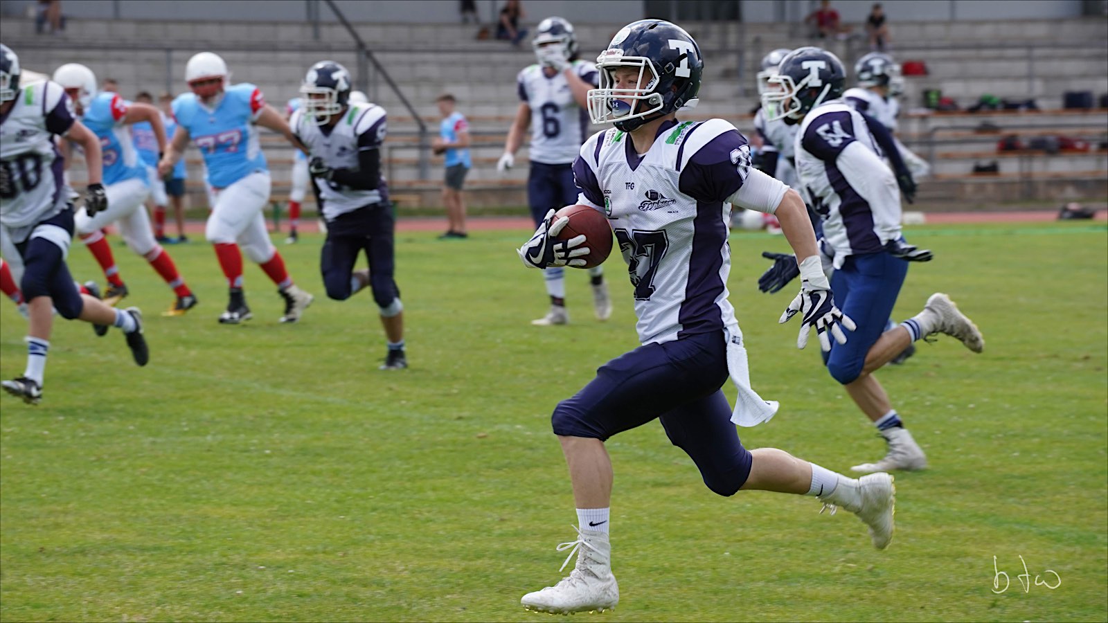 U19 TFG Typhoons Defense Back Samuel Fuchs bei seinem Interception Touchdown (Foto: Bern Thiel)