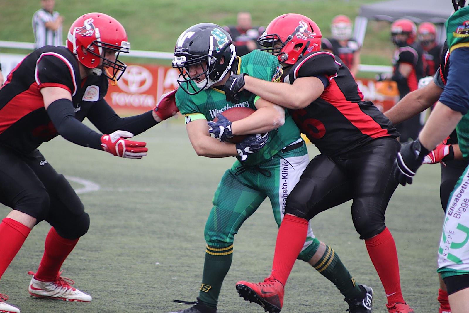 Für Raumgewinne sorgten vor allem die Running Backs der Brilon Lumberjacks mit ihrem erfolgreichen Laufspiel. Sie legten die Grundlage für die zwei Touchdowns, die zum glücklichen Sieg der Sauerländer führten. (Foto: Mario Polzer)