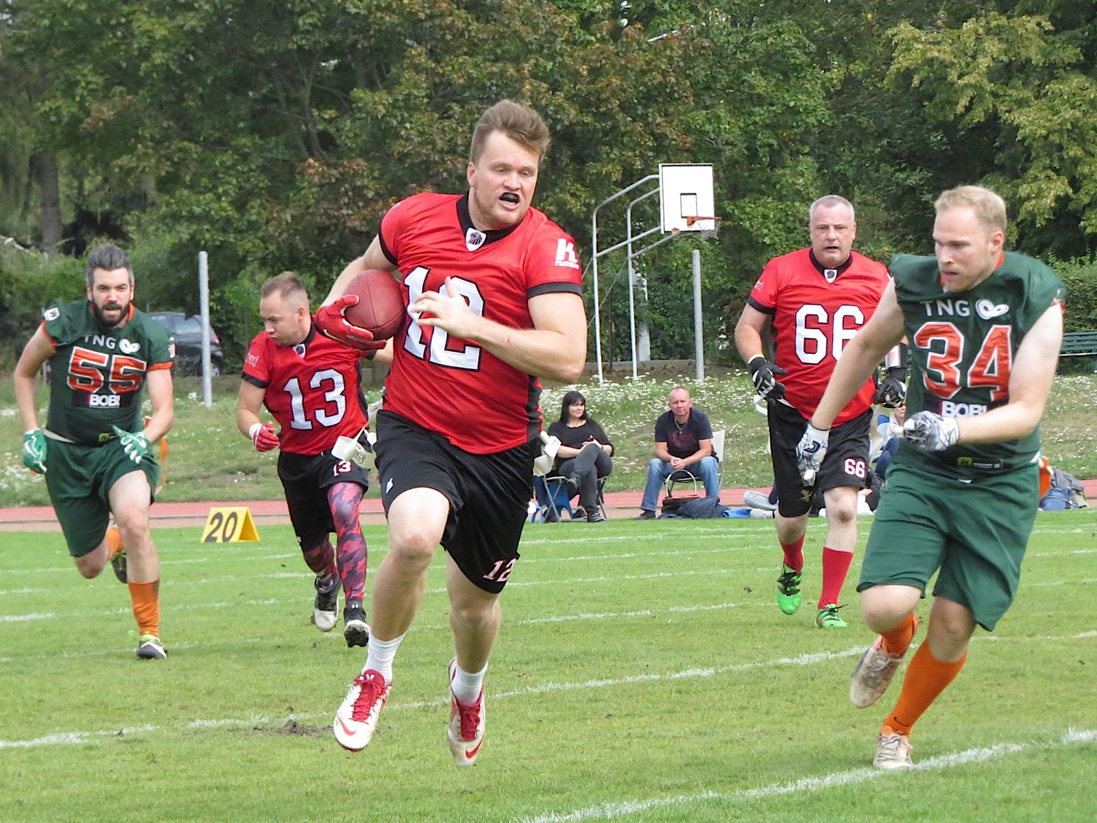 Tom van Duijn auf dem Weg zum Touchdown Foto: Claudia Schwarzenberg / 1. FFC Braunschweig)