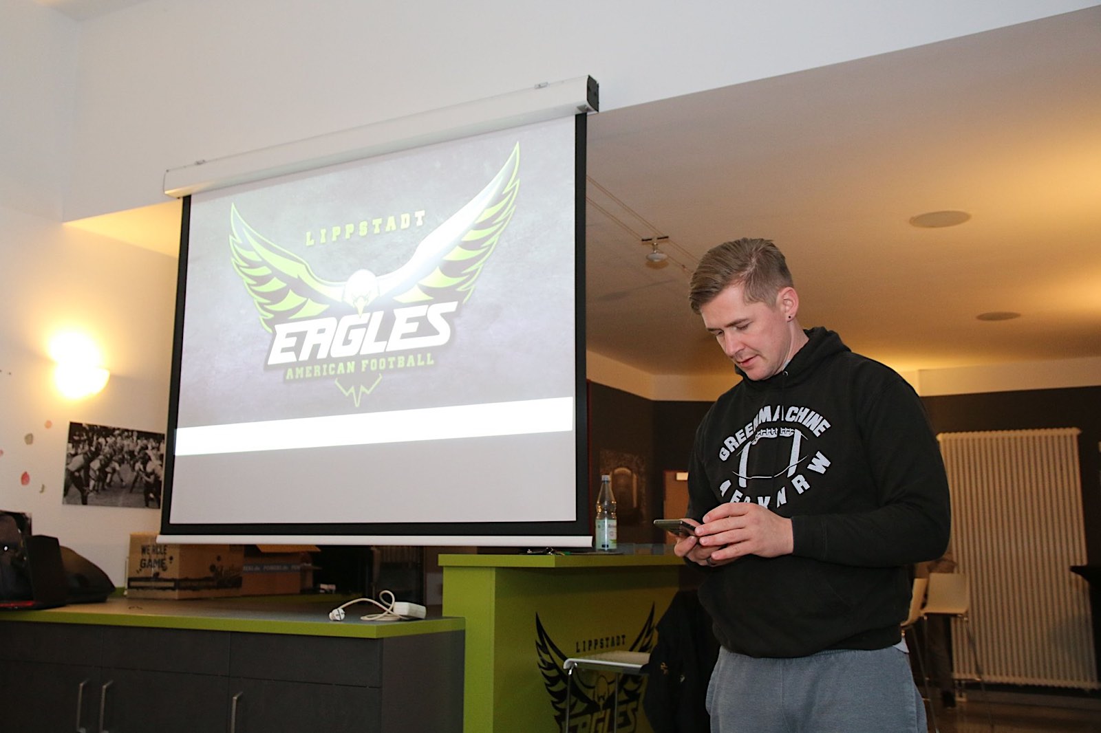 Head Coach Philipp Reiche beim offenen Teammeeting der Lippstadt Eagles (Foto: Lippstadt Eagles)