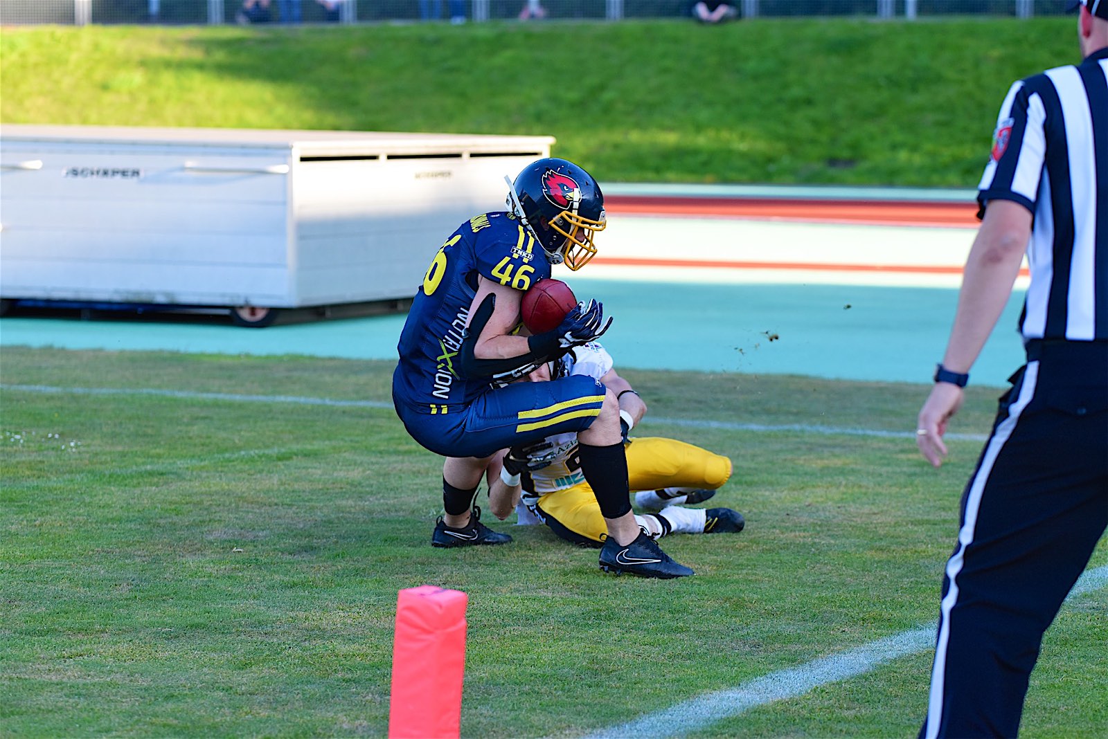 Kurz vor dem Spielende konnte Linus Waydhas (#46) einen Pass in der Endzone abfangen und sicherte den Cardinals den Sieg (Foto: Nick Jungnitsch)