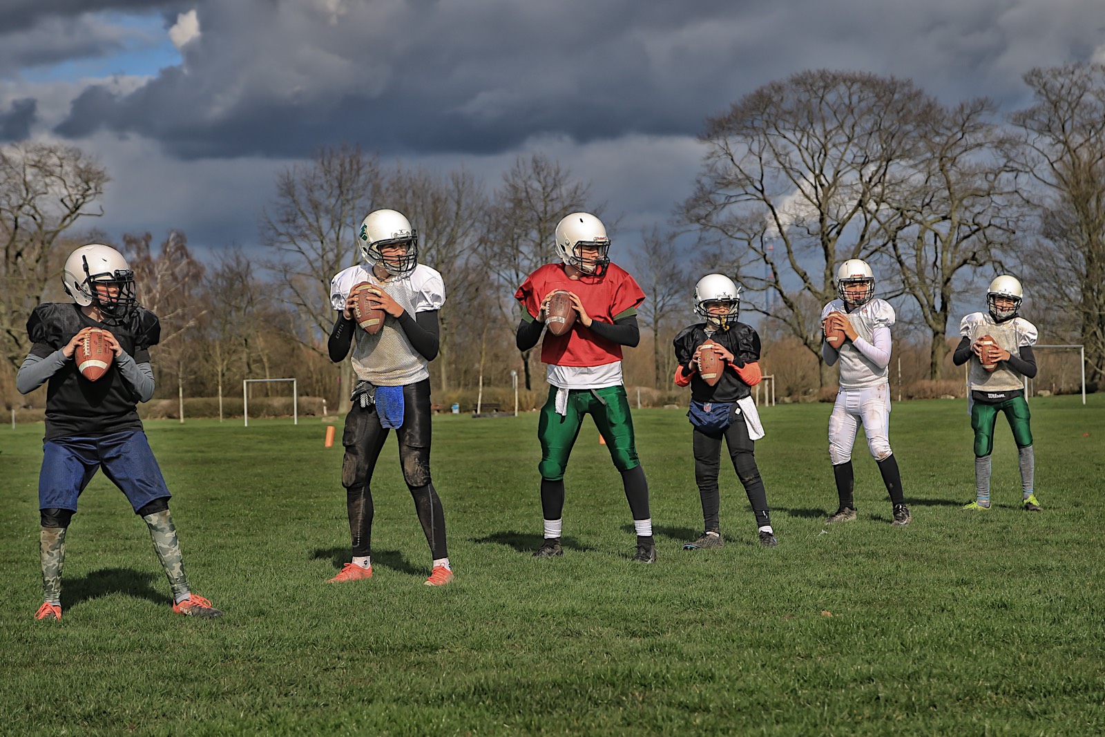 Die U13/16/19, die Ladies und die Seniors trainierten gemeinsam bei den Bulldogs (Foto: André Zarnke)