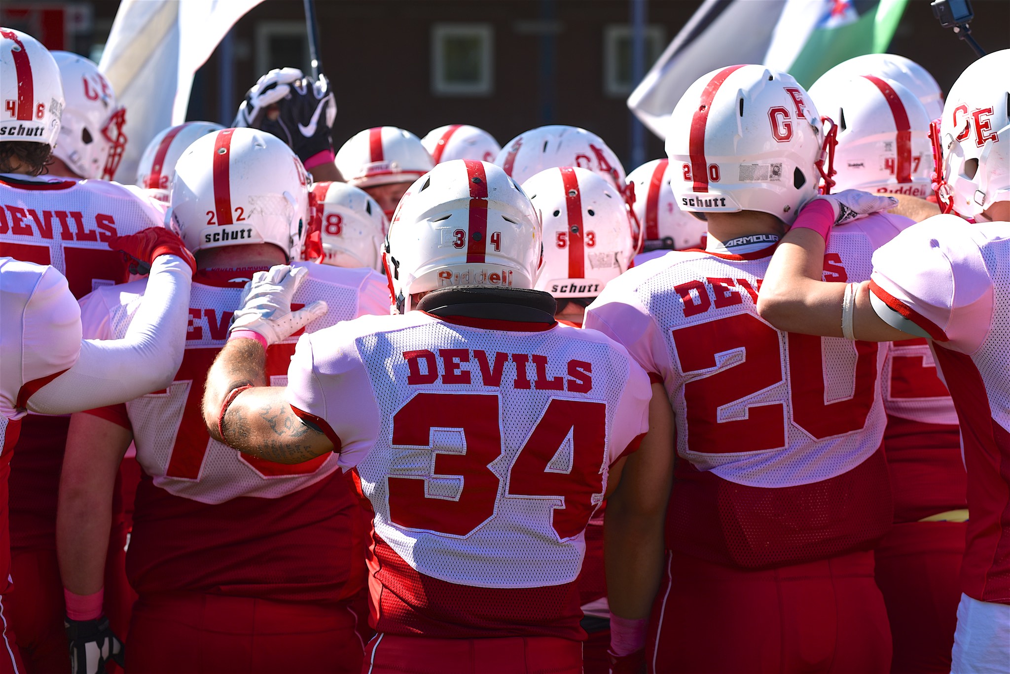 Devils bieten Hilfe an (Foto: Oliver Jungnitsch)