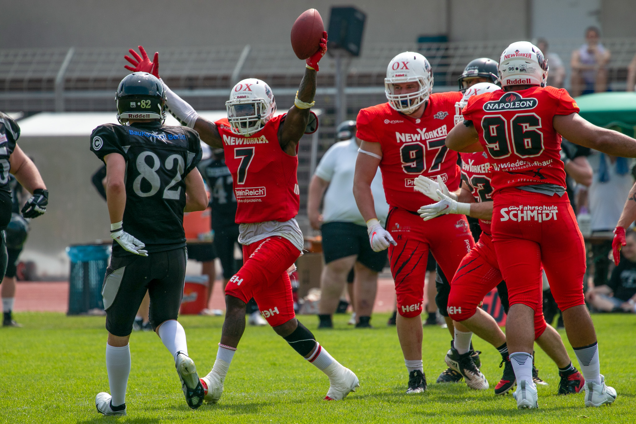 Foto: Fabian Uebe – Da’Shawn Benton konnte zwei Pässe des gegnerischen Spielmachers abfangen.