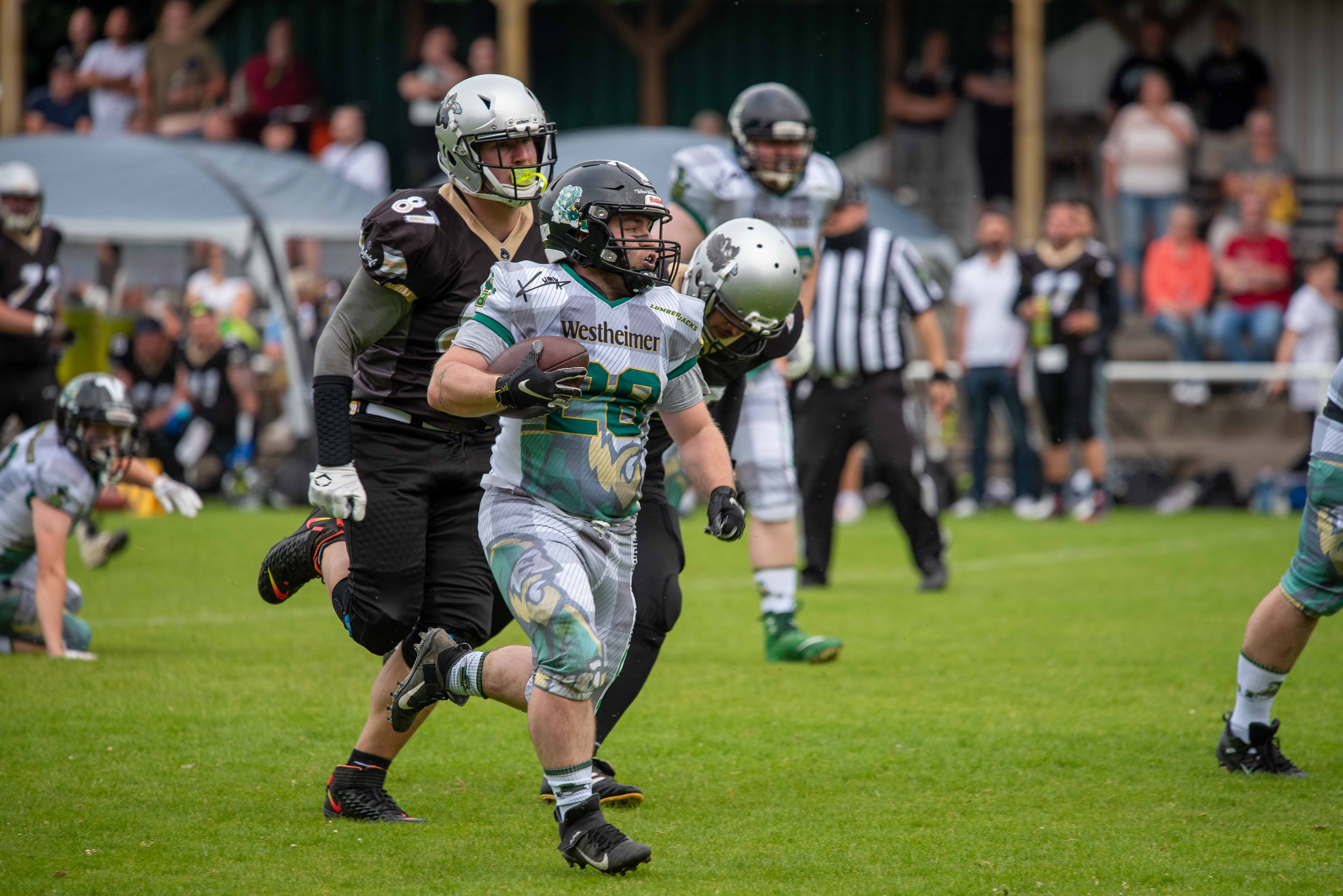 Bei den Gästen sorgte besonders das Laufspiel von Running Back Waldemar Bechthold #28 für viele Yards (Foto: Oliver Jungnitsch)