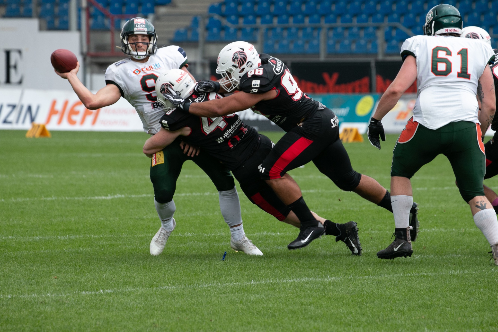 Die Defense der Lions machte Kiels QB das Leben schwer (Foto: Fabian Uebe)