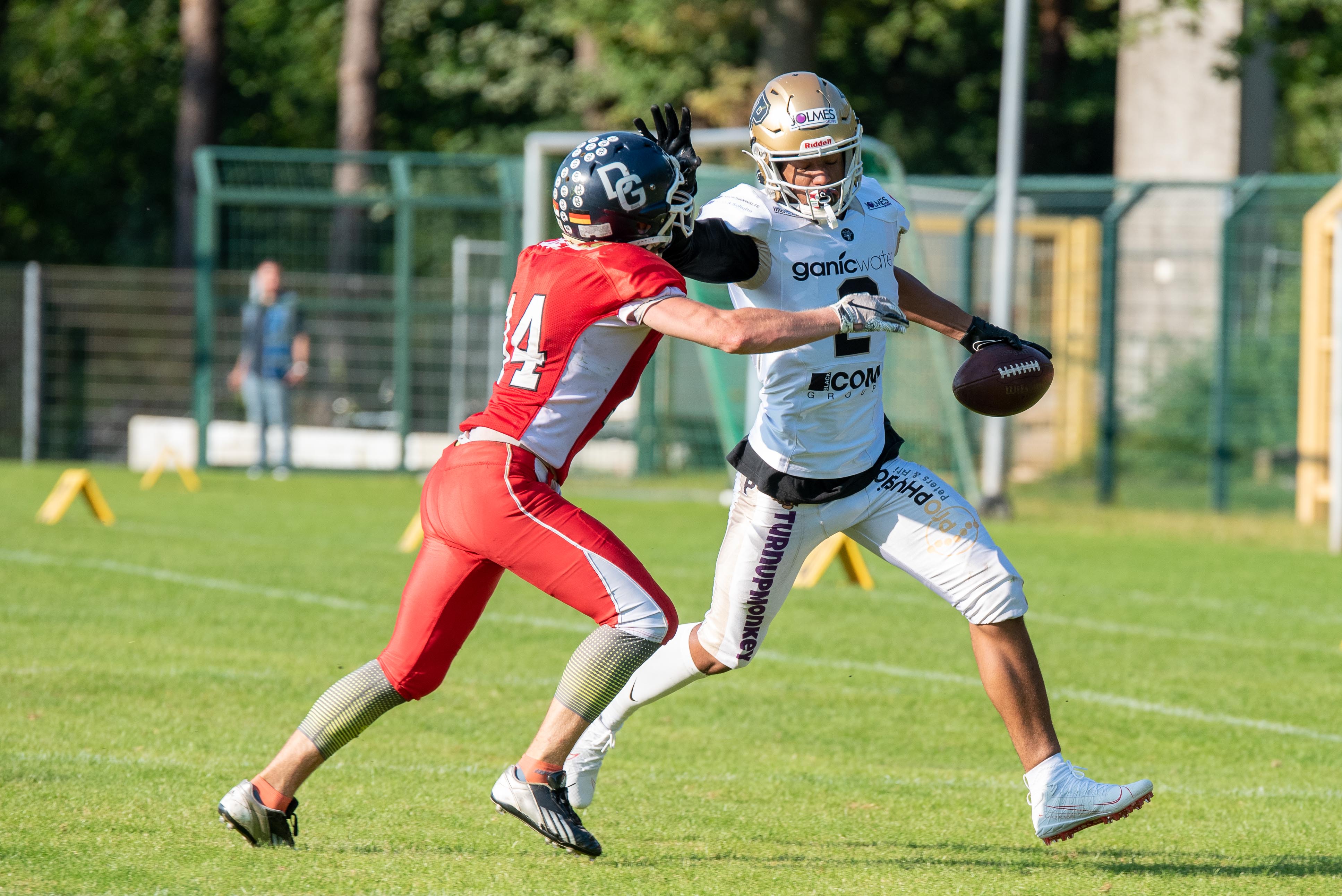 Paderborn Dolphins schlug die Gelsenkirchen Devils mit 55:0 deutlich und ist Tabellenführer der Regionalliga (Foto: Nick Jungnitsch)