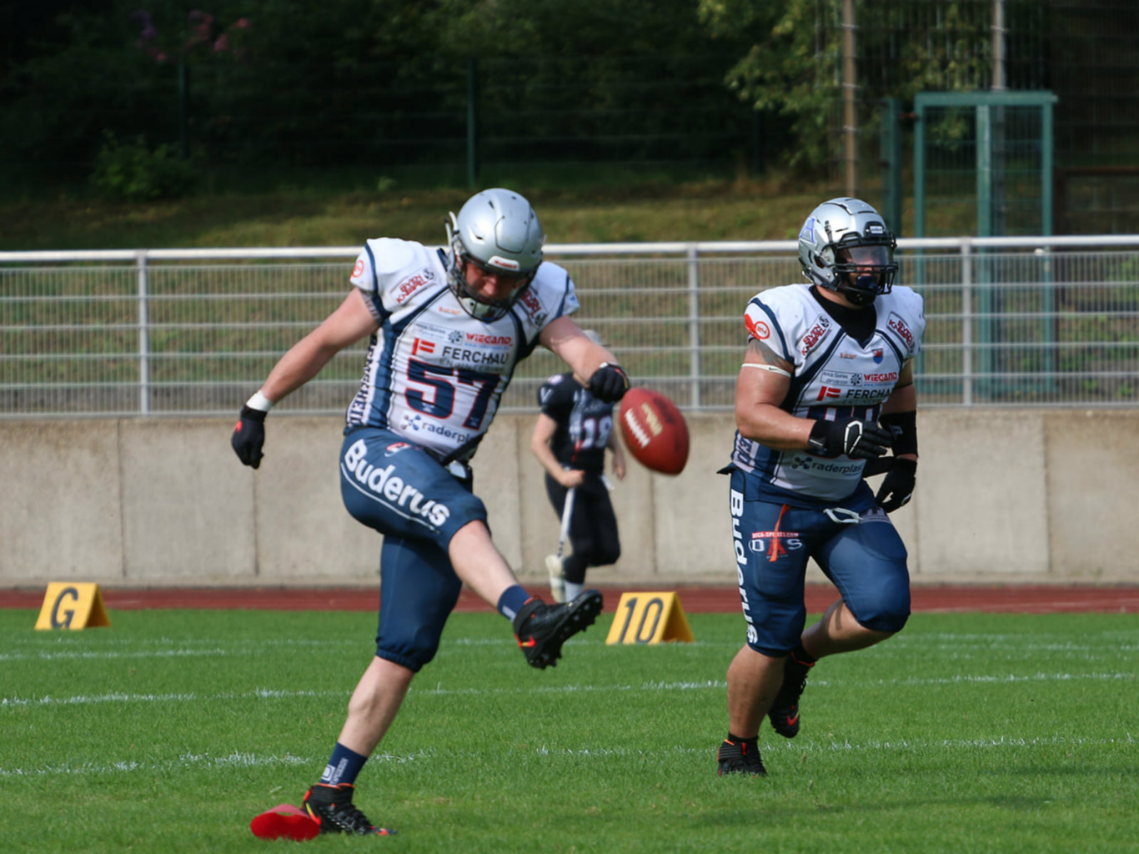 Amboss-Linebacker Marc Schnabl (#57) beim Kickoff (Foto:CEPD Sports)