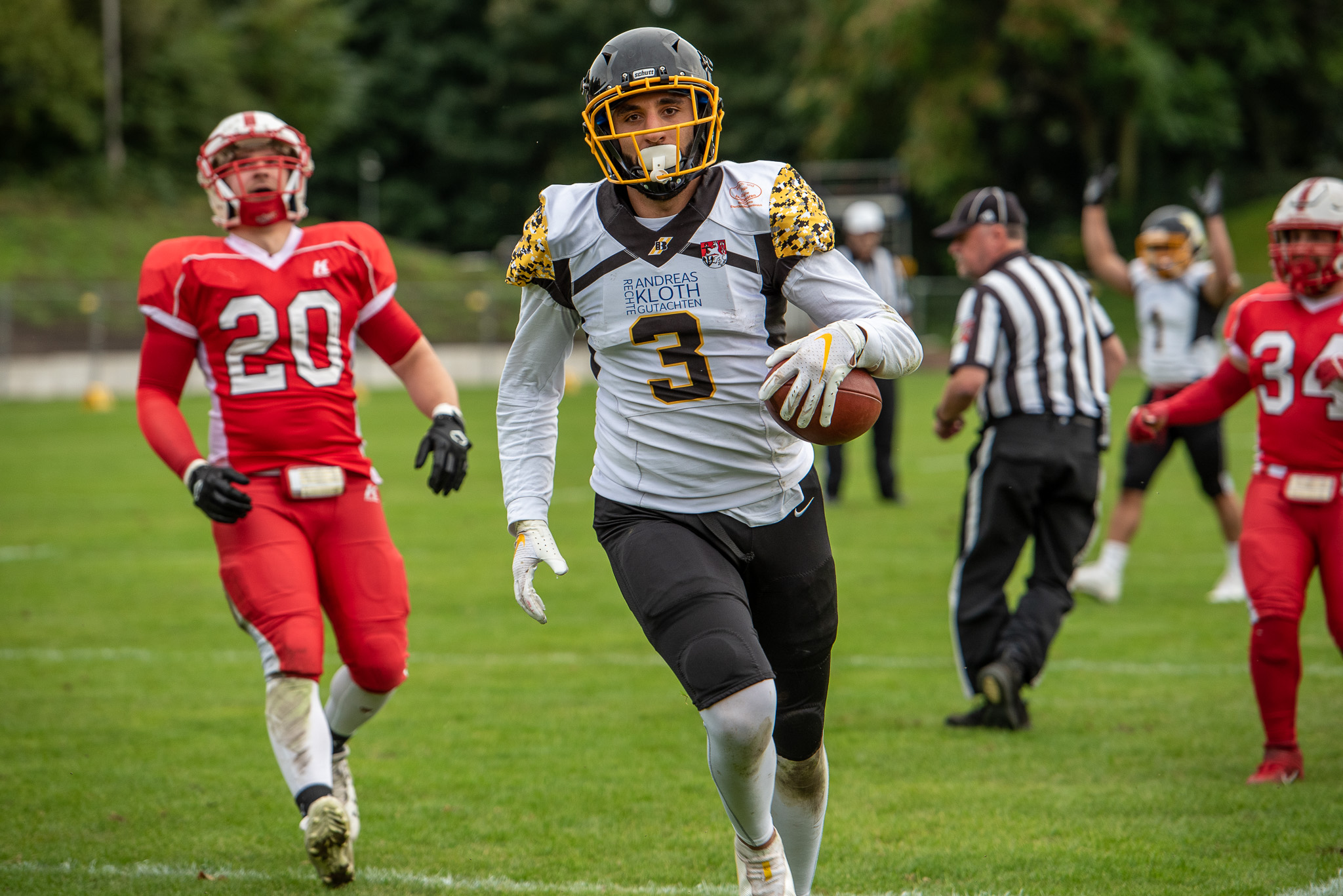 Wide Receiver Lesar Duran #3 fing den Ball in der Endzone der Devils (Foto: Oliver Jungnitsch)