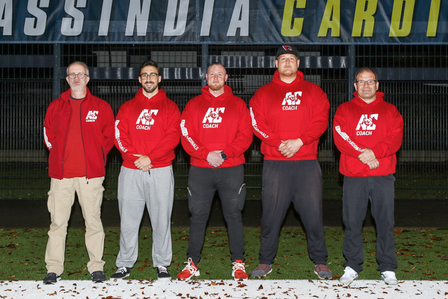 Ein Foto von Head Coach Bernd Janzen mit den neuen Coaches Javier Doral, Daniel Heßler, Raphael Llanos-Farfan und Rudi Tischler (v.l.n.r.)