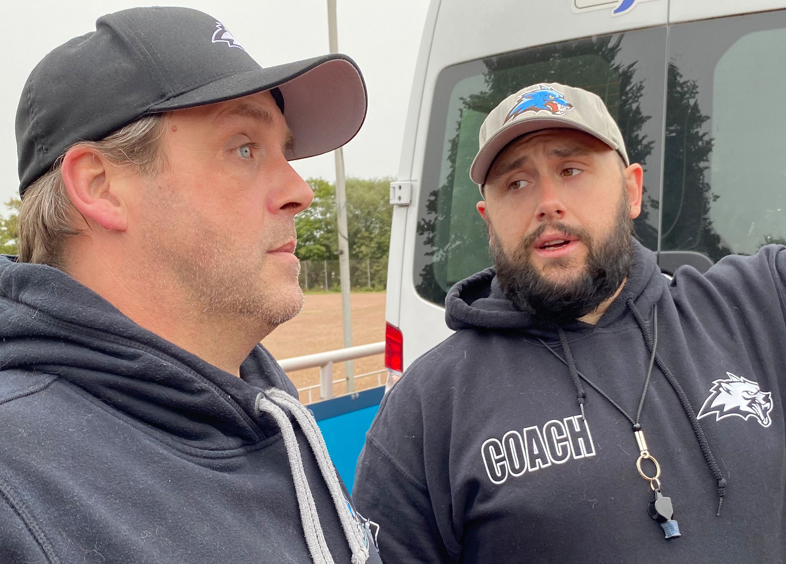 Alexander Gonschor (rechts) beim Training mit dem ehemaligen Head Coach der Minden Wolves Thomas Bonk (Foto: Volker Krusche - Minden Wolves)