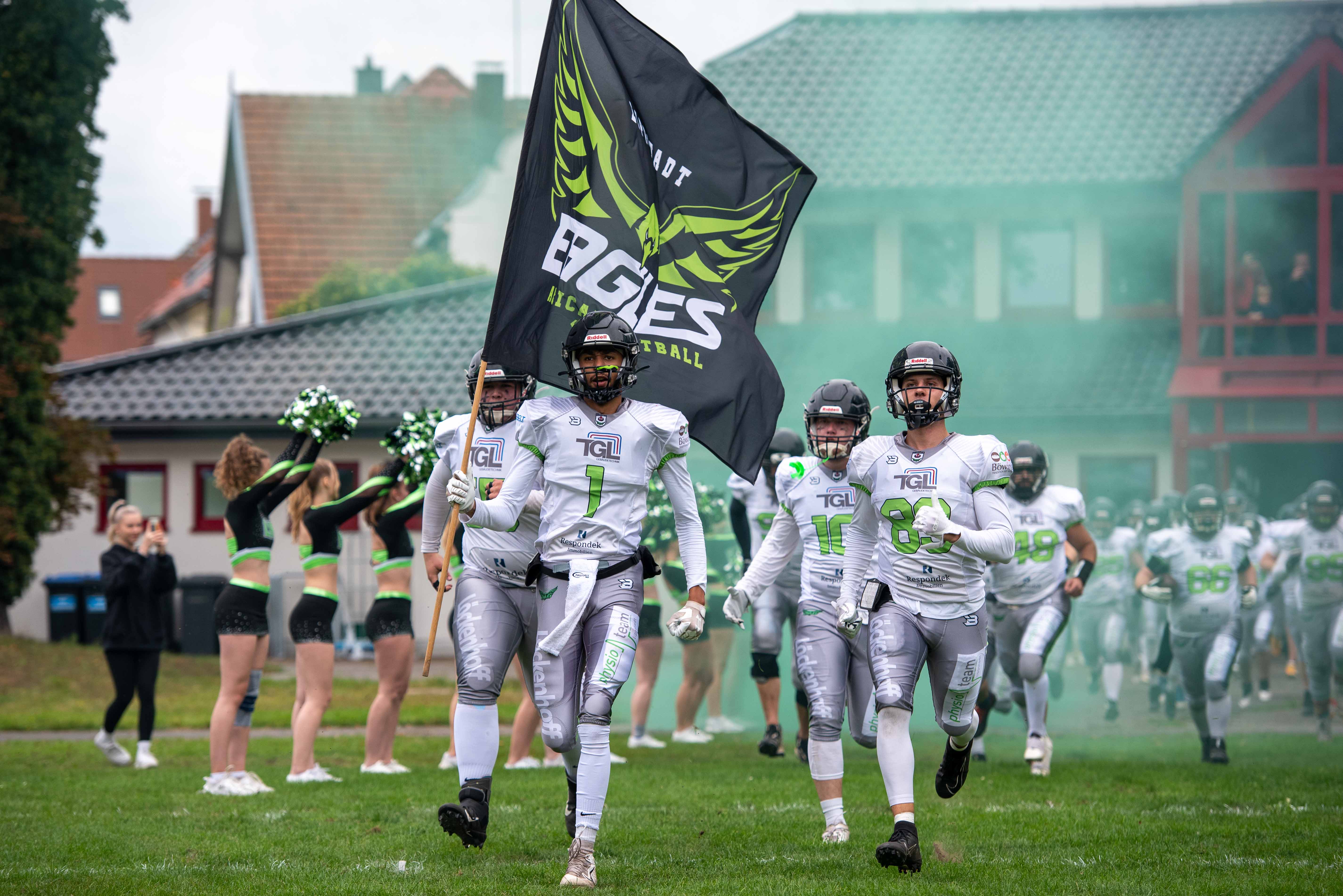 „Endlich wieder eine Saison, endlich wieder Football, endlich wieder Leidenschaft, endlich wieder ein Heimspiel.“, sagt Eagles Head Coach Philipp Reiche - Foto: Oliver Jungnitsch