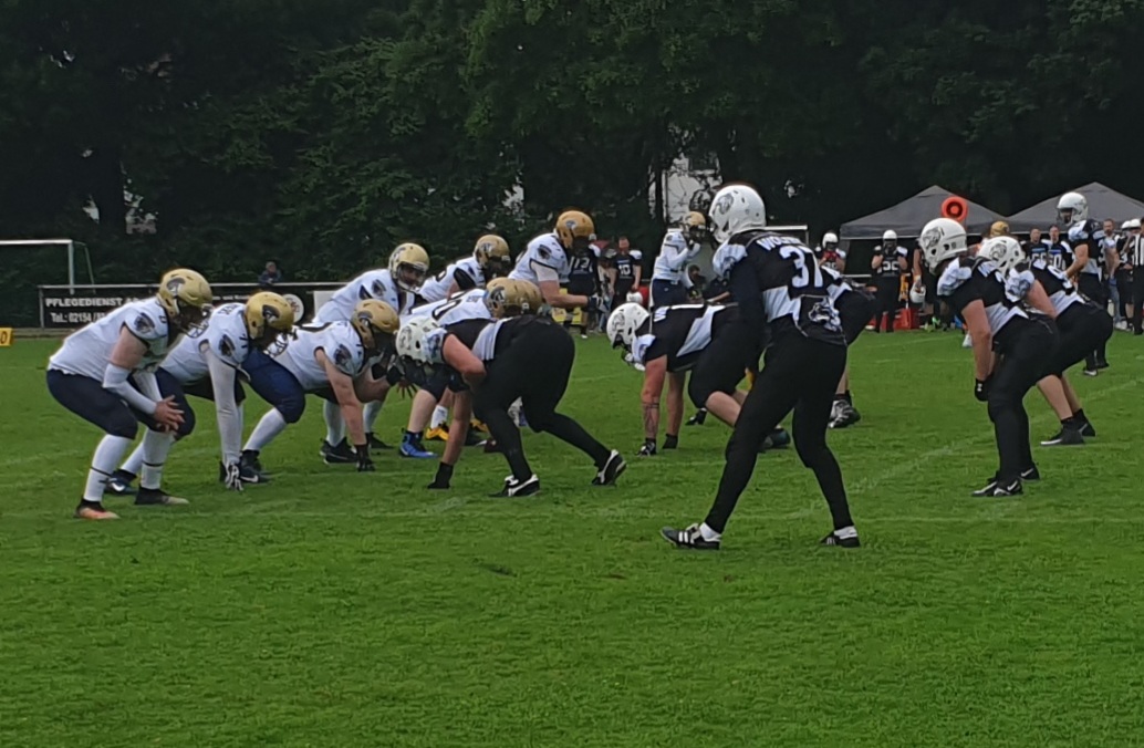 Mönchengladbachs American Footballer entscheiden auch Lokalderby in Schiefbahn mit 20:7 für sich - Foto: Ralf Klein.