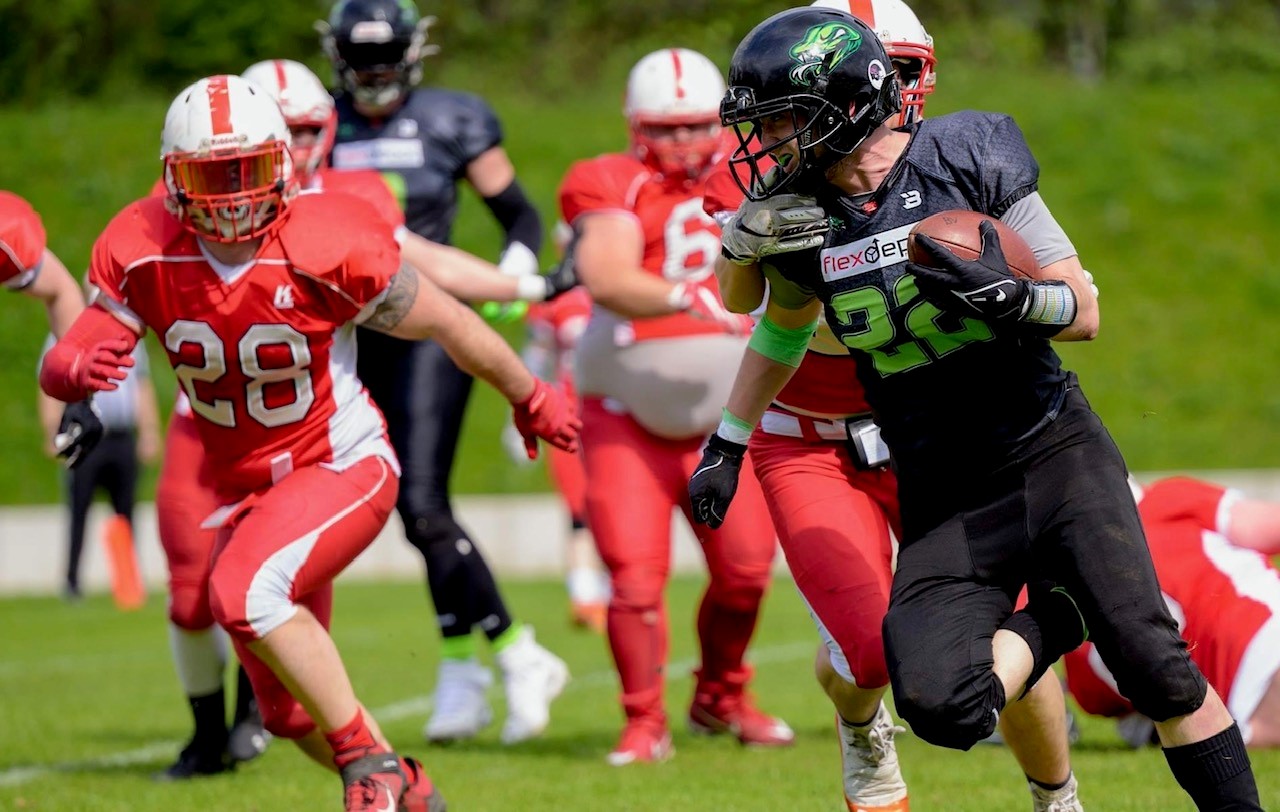 Die Blackvenom gewinnen ihr Auftaktspiel gegen die Gelsenkirchen Devils (Foto: John D. Grant)