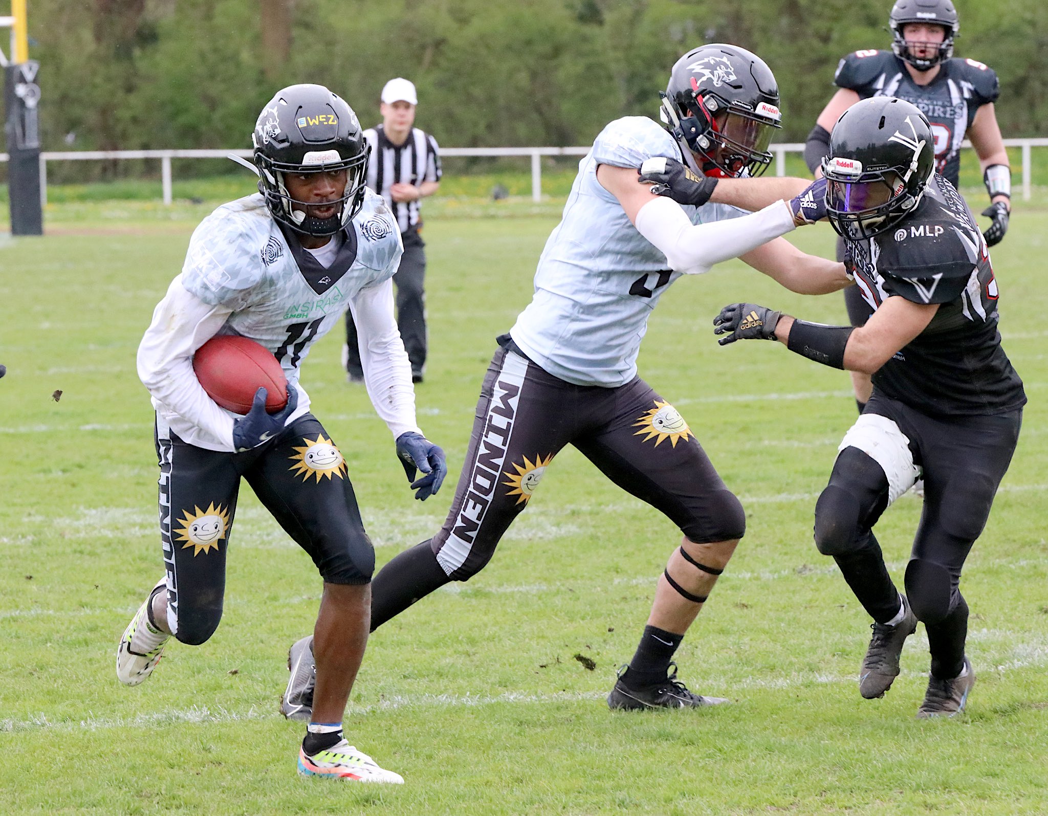 Wolves gewinnen als Oberliga-Aufsteiger bei den Vampires mit 36:6 - hier im Bild: Willie Fedd jr (Foto: DJK Dom Minden)