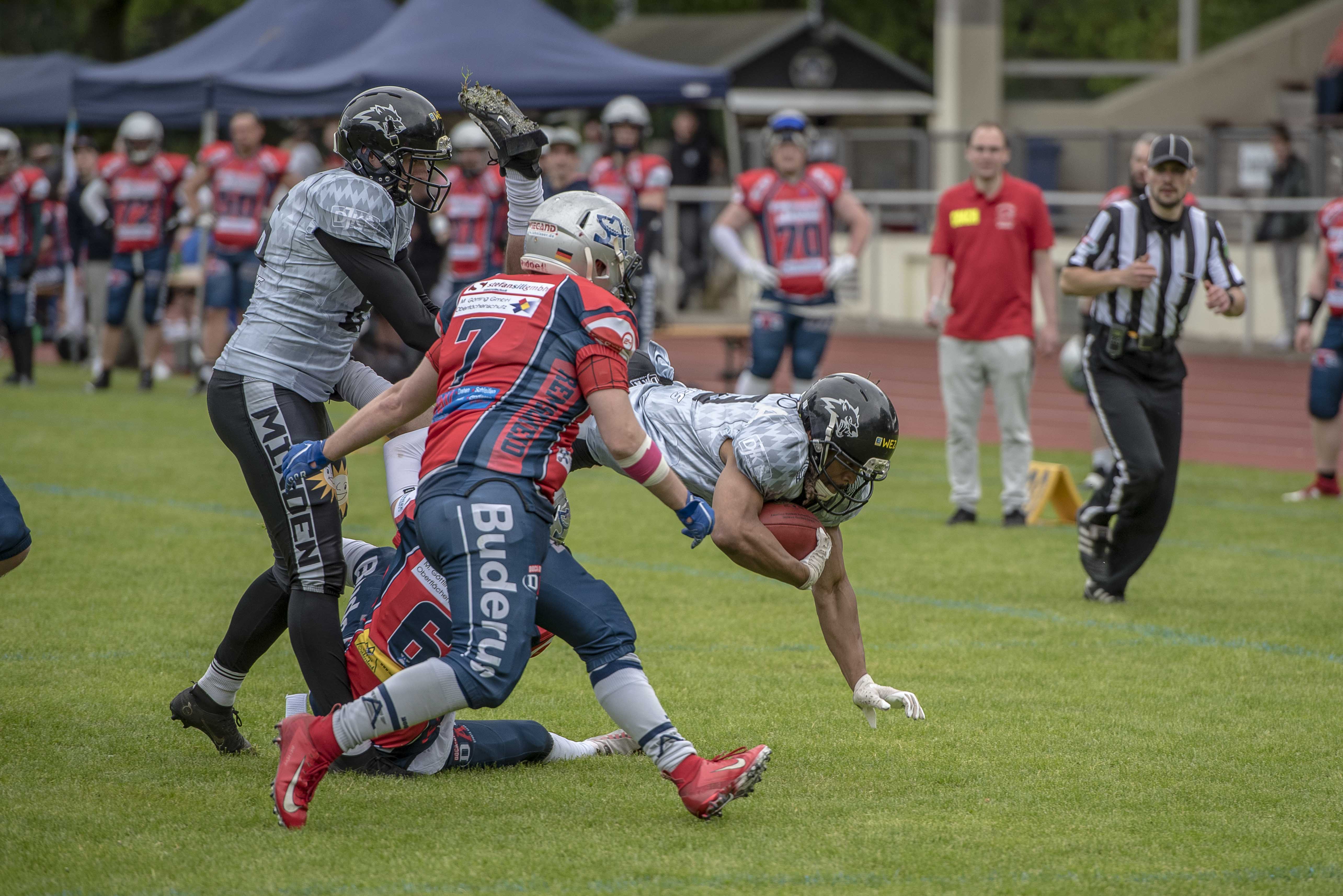 Kenneth Michael Davis (mit Ball) erzielte heute den letzten Touchdown des Spiels - Foto: Oliver Jungnitsch 