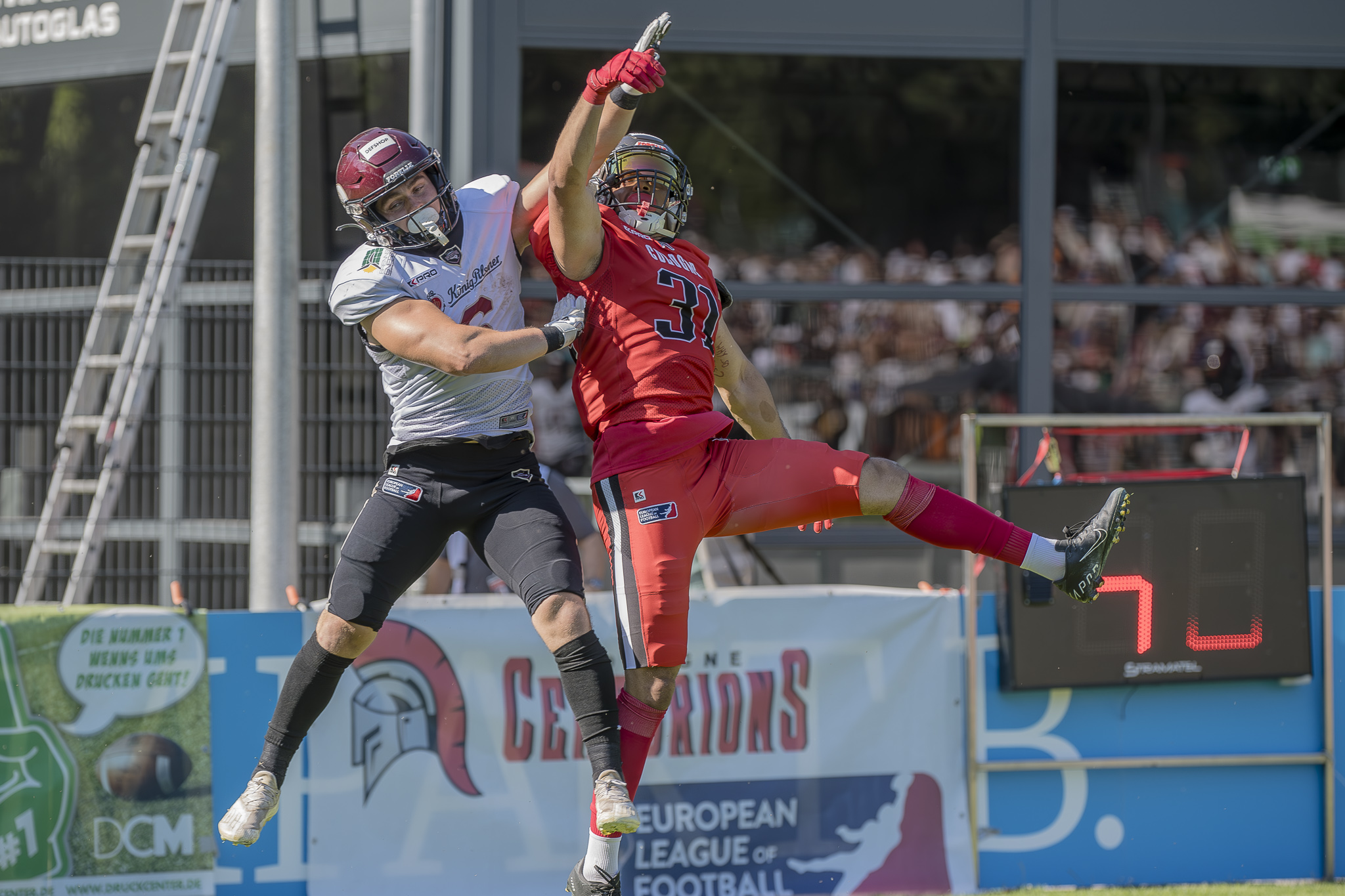 Cologne Centurions vor heimischer Kulisse gegen Rheinfire im Derby chancenlos- Foto: Oliver Jungnitsch