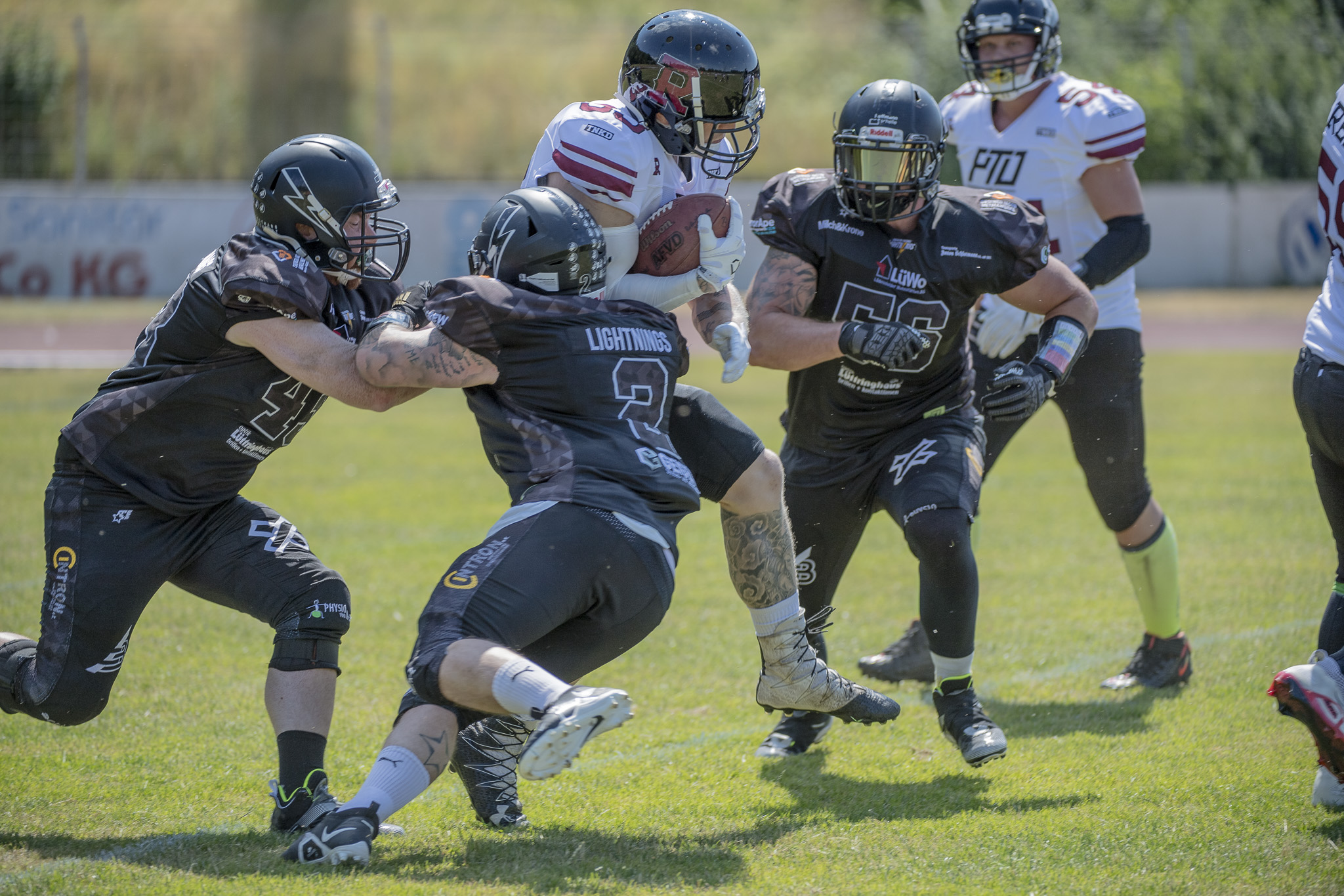 David Rickert (mit Ball) erzielte für die Gäste zwei Touchdowns - Foto: Oliver Jungnitsch