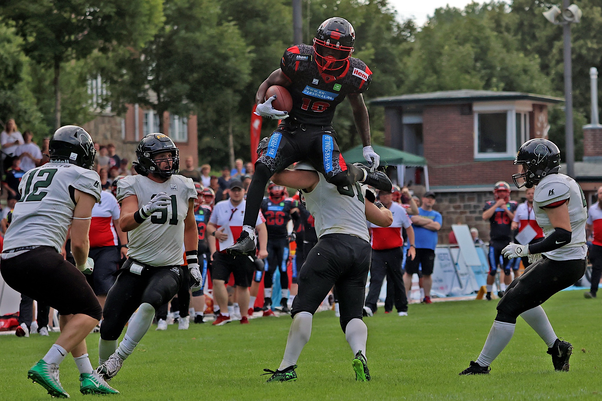 Die Solingen Paladins gewinnen gegen die Oldenburg Knights - Foto: André Steinberg