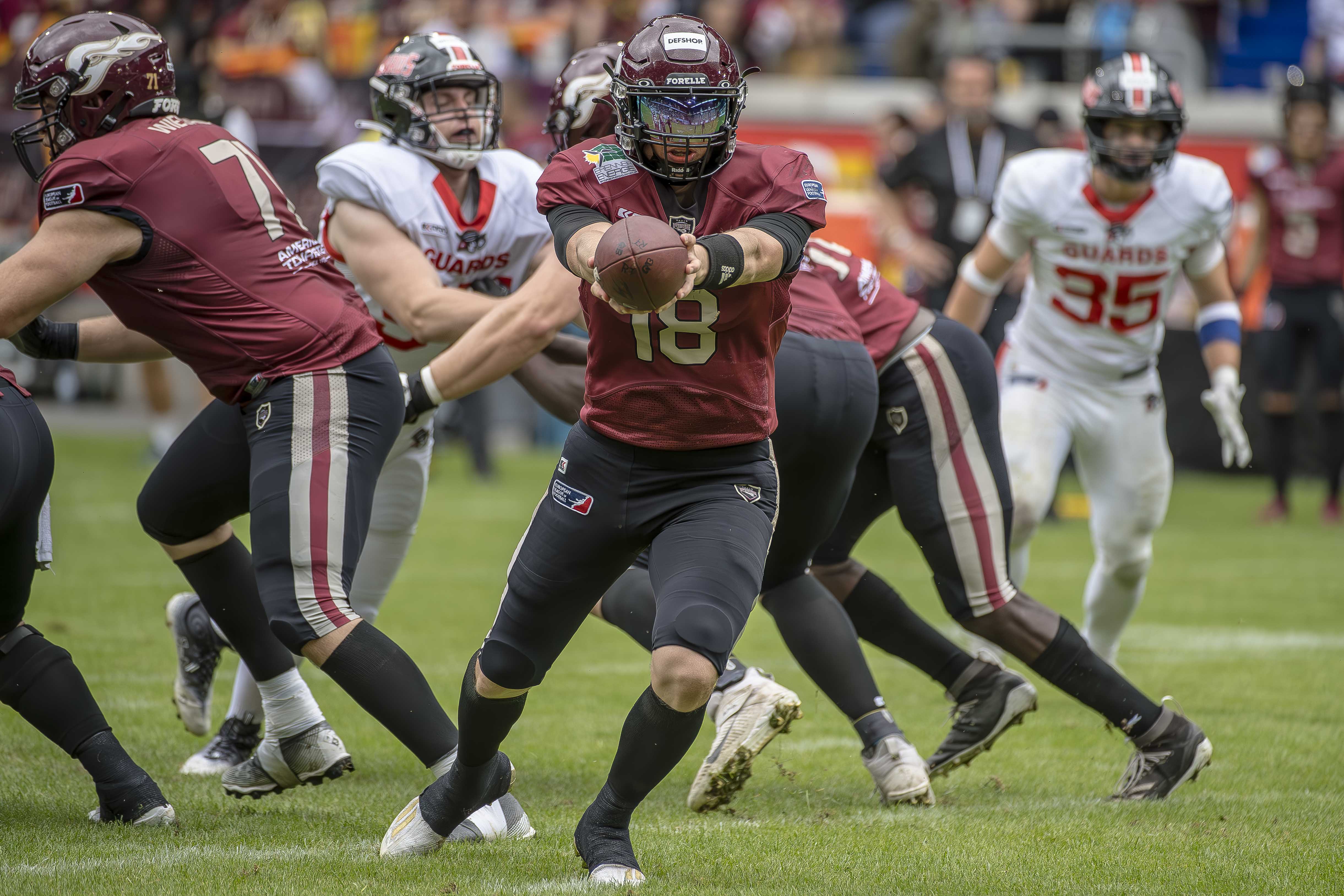 Rhein Fire wieder mit einem Feuerwerk der Offense - im Bild Quarterback Jadrian Clark (Foto: Oliver Jungnitsch)