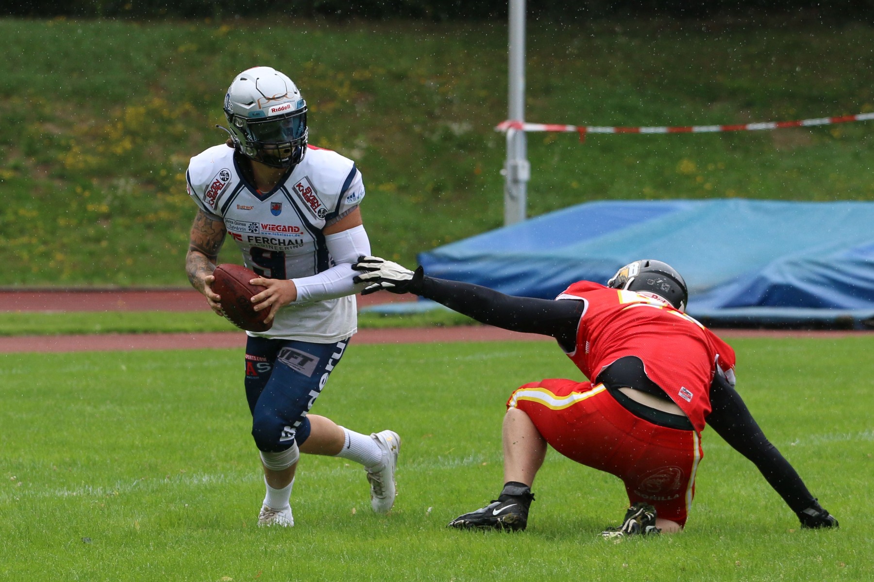 Quarterback Colin Grant (l.) - Foto: CEPD Sports