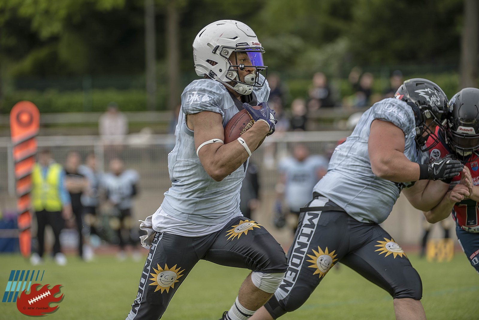 Aufgrund der Verletzung von Quarterback Conor Tait muss Headcoach Phil Gamble rotieren. So rutscht Jonathan Mbanefo in die Offense(Foto: Oliver Jungnitsch)