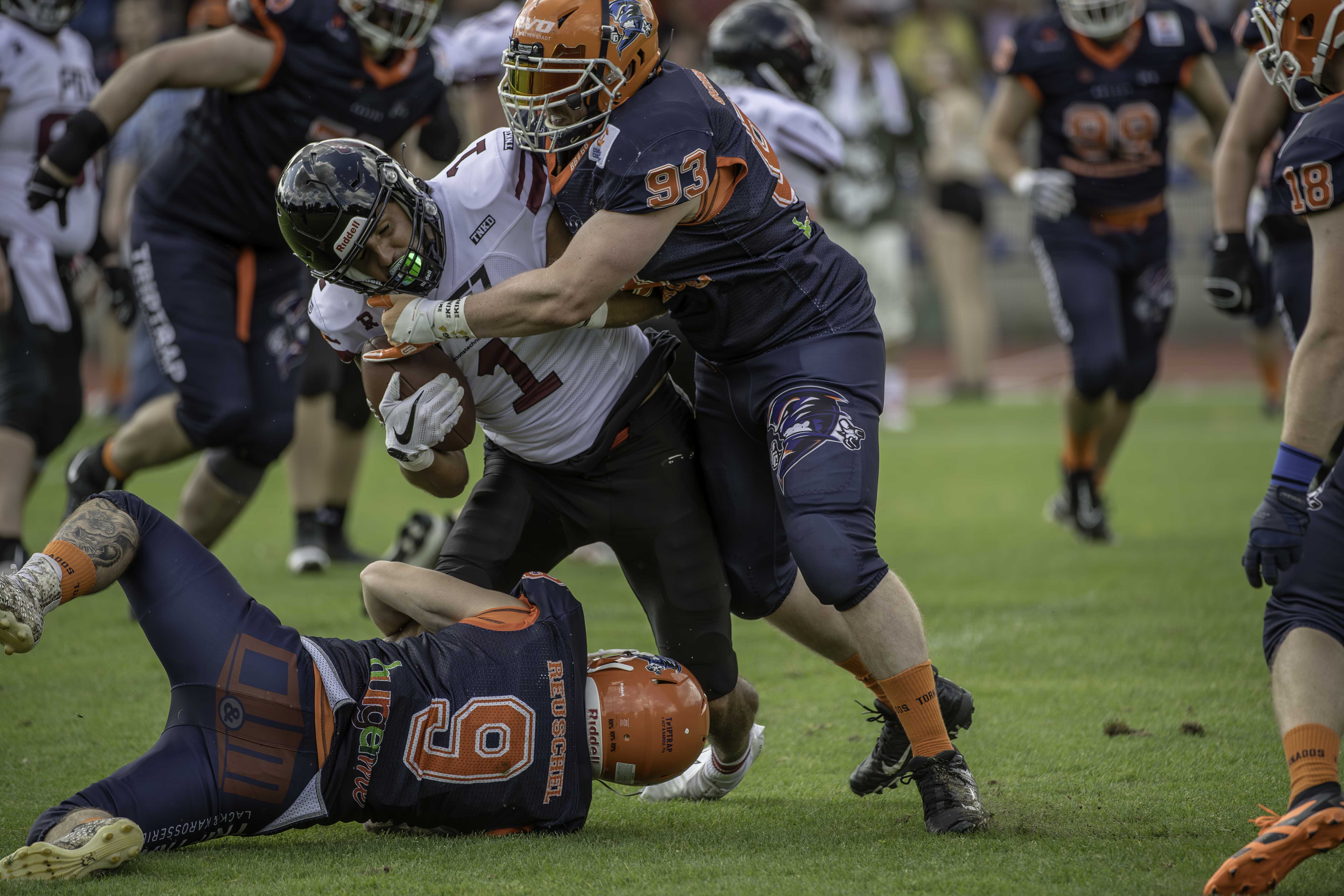 Dramatisches Duell in der Landesliga: Oberhausen Tornados behalten knapp die Oberhand gegen Bochum Rebels - Foto: Oliver Jungnitsch