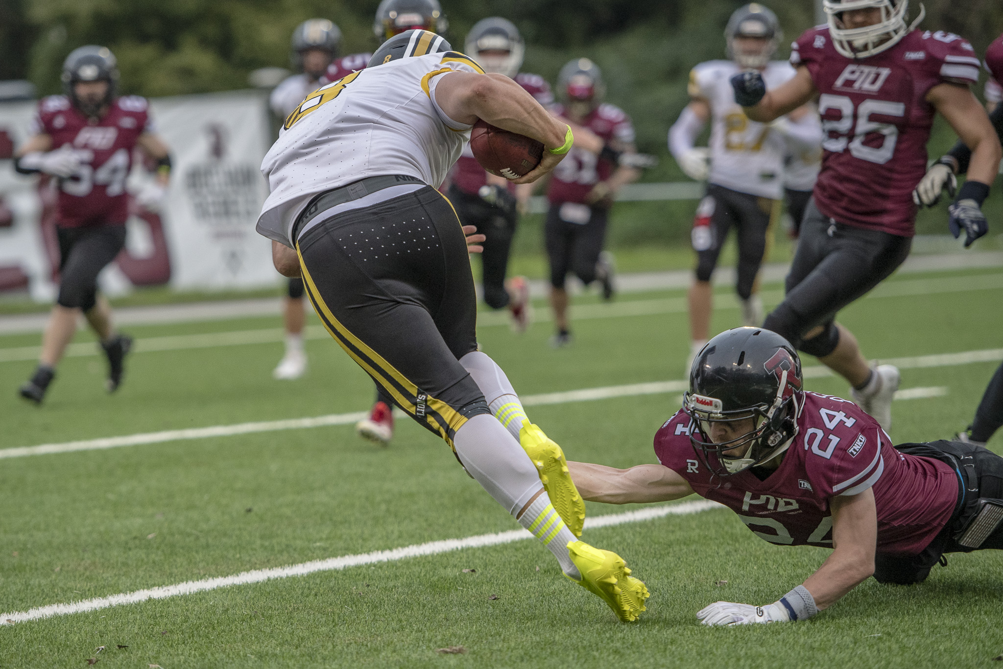 Nur ein Shoestring Tackle von DB Hans Gebauer #24 sicherte den Rebels den Sieg - Foto: Oliver Jungnitsch