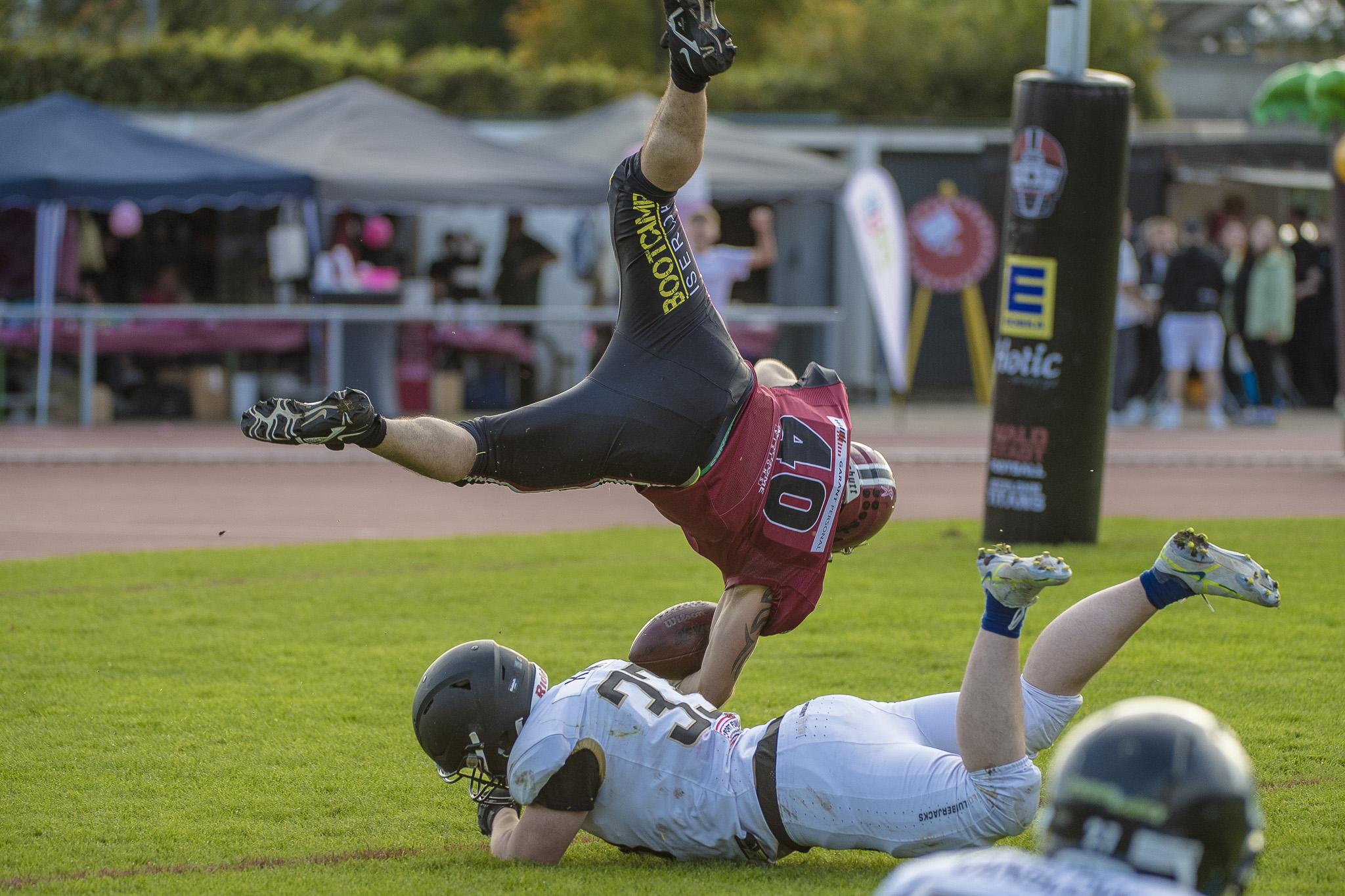 Pink Ribbon Bowl als Plattform für den Kampf gegen Brustkrebs, den die Titans mit 82:3 gewannen - Foto: Nick Jungnitsch