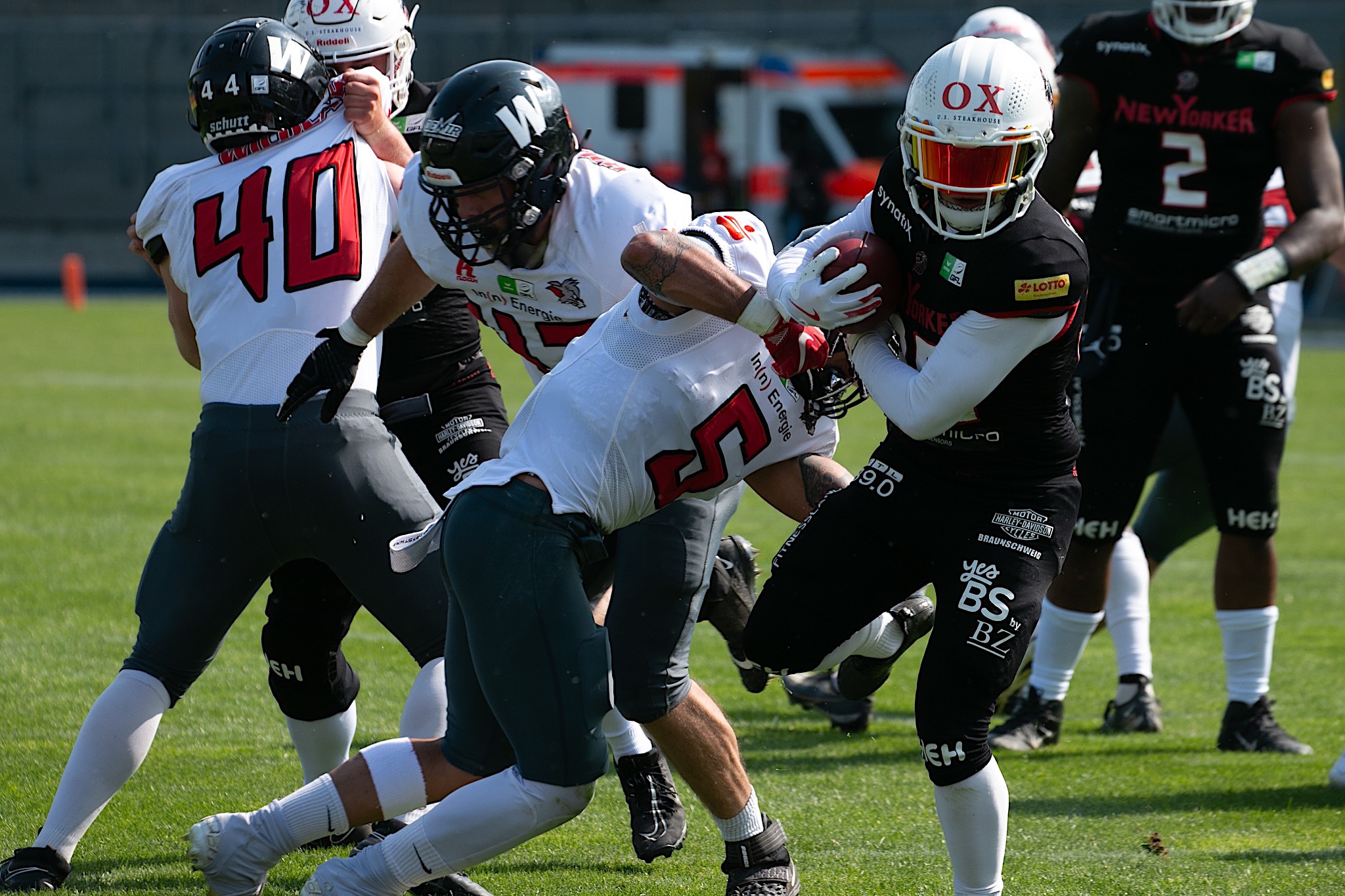 New Yorker Lions beenden Niederlagenserie - hier Runningback Marc Kaufmann (#20) - Foto: Fabian Uebe