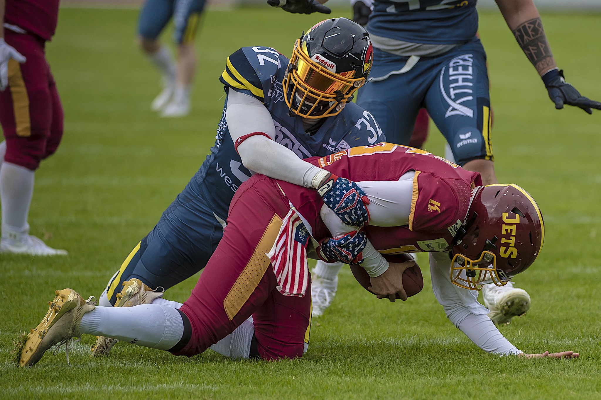 Fulani Freeman Jr. war von den Jets kaum zu bremsen und  erzielte einige Sacks (#32) - Foto: Oliver Jungnitsch