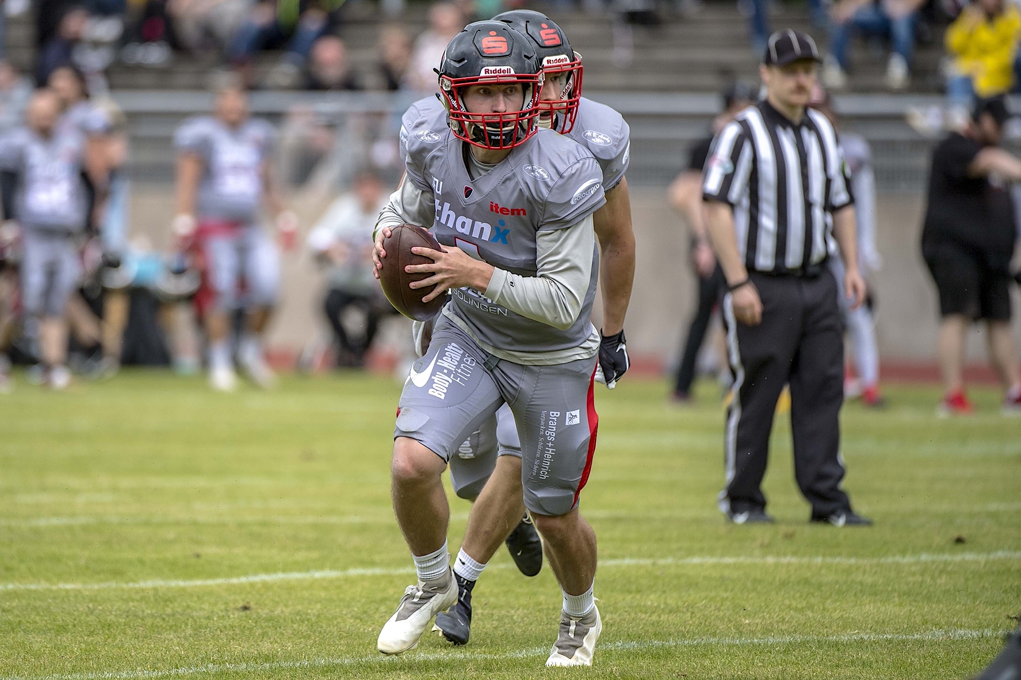 Alexander Busch Quarterback der Solingen Paladins - Foto: Oliver Jungnitsch