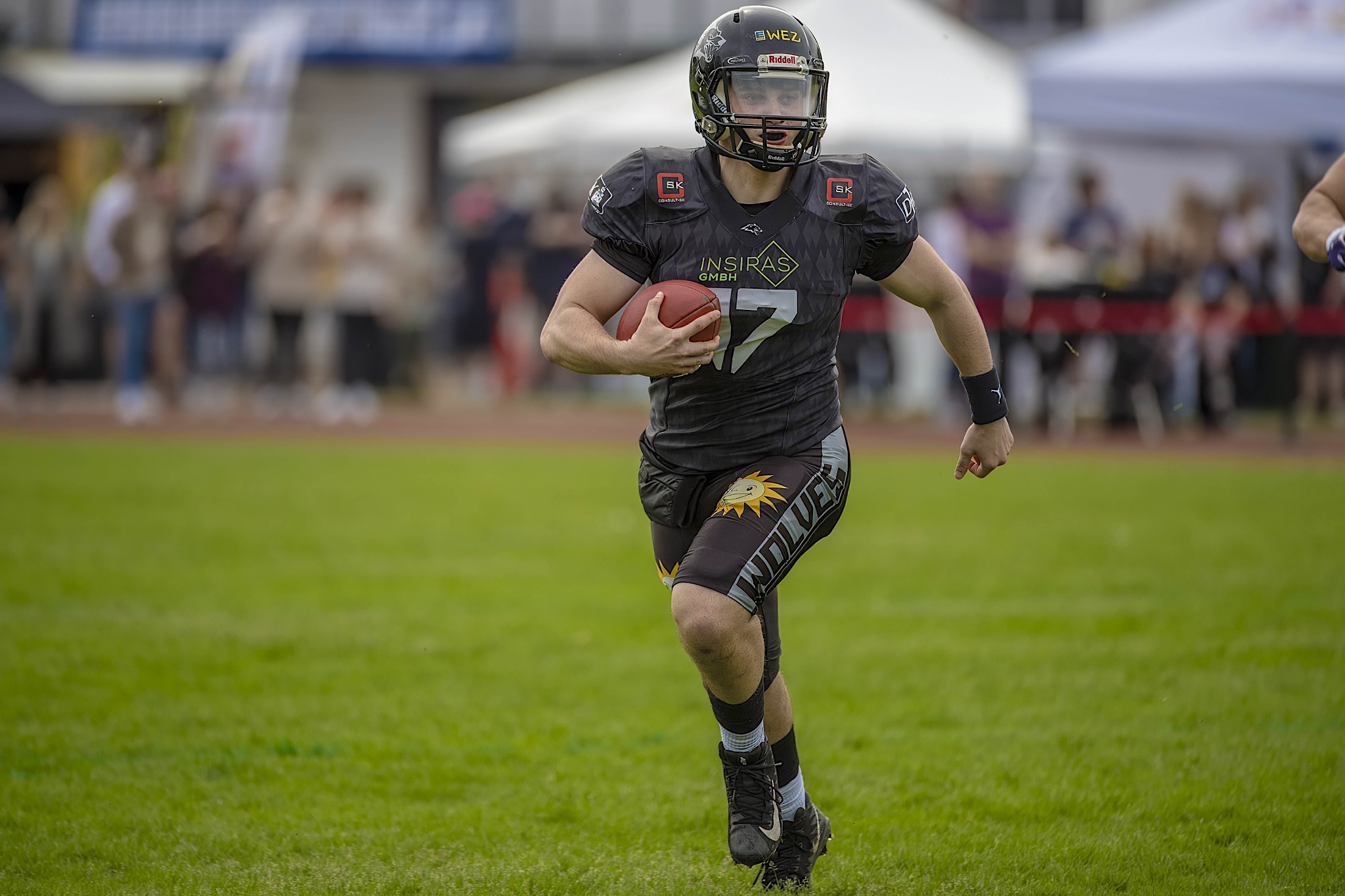 Die Minden Wolves bauen auf ihren Nachwuchs und vertrauen ihren eigenen Jugendspielern wie Quarterback Fabrice Steinbach - Foto: Oliver Jungnitsch 0001 06. April 2024