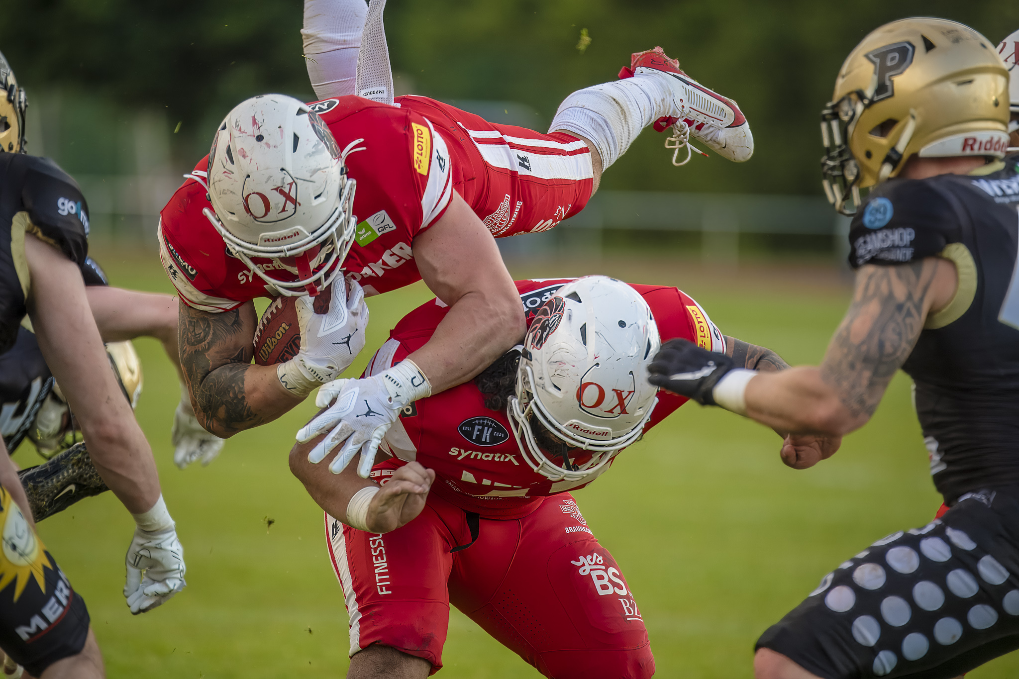 Den Schlusspunkt setzte schließlich Finn Oppermann mit diesem 2-Yard-Touchdown-Lauf zum 0:63 - Foto: Oliver Jungnitsch