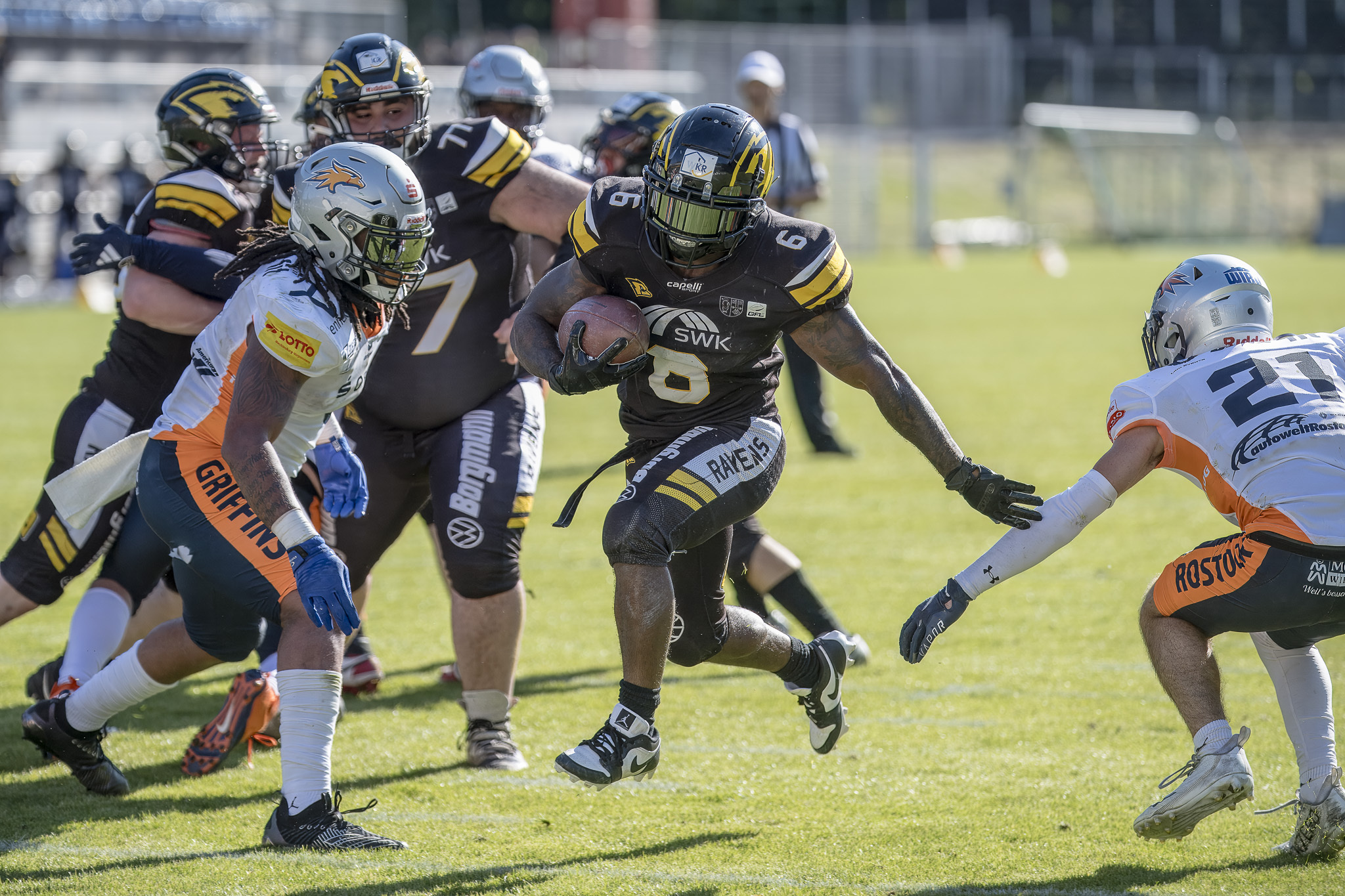 Wieder schrieb Running Back  Akiva Wedge für die Ravens Geschichte, denn er zielte die ersten Punkte in der GFL2 mit seinem Touchdown - Foto: Oliver Jungnitsch
