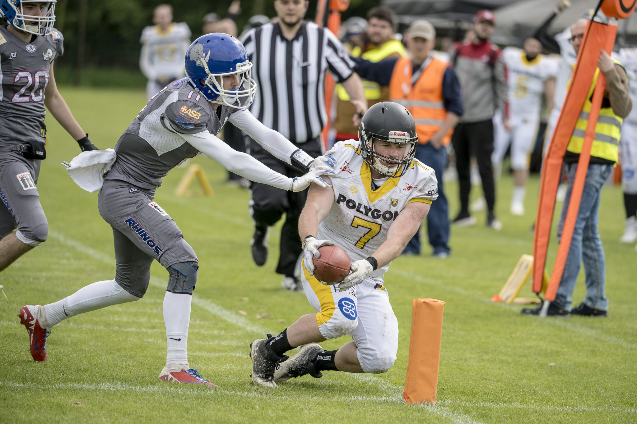 Running Back Henkenius erzielte für die Elsen Knights drei Touchdowns - Foto: Oliver Jungnitsch