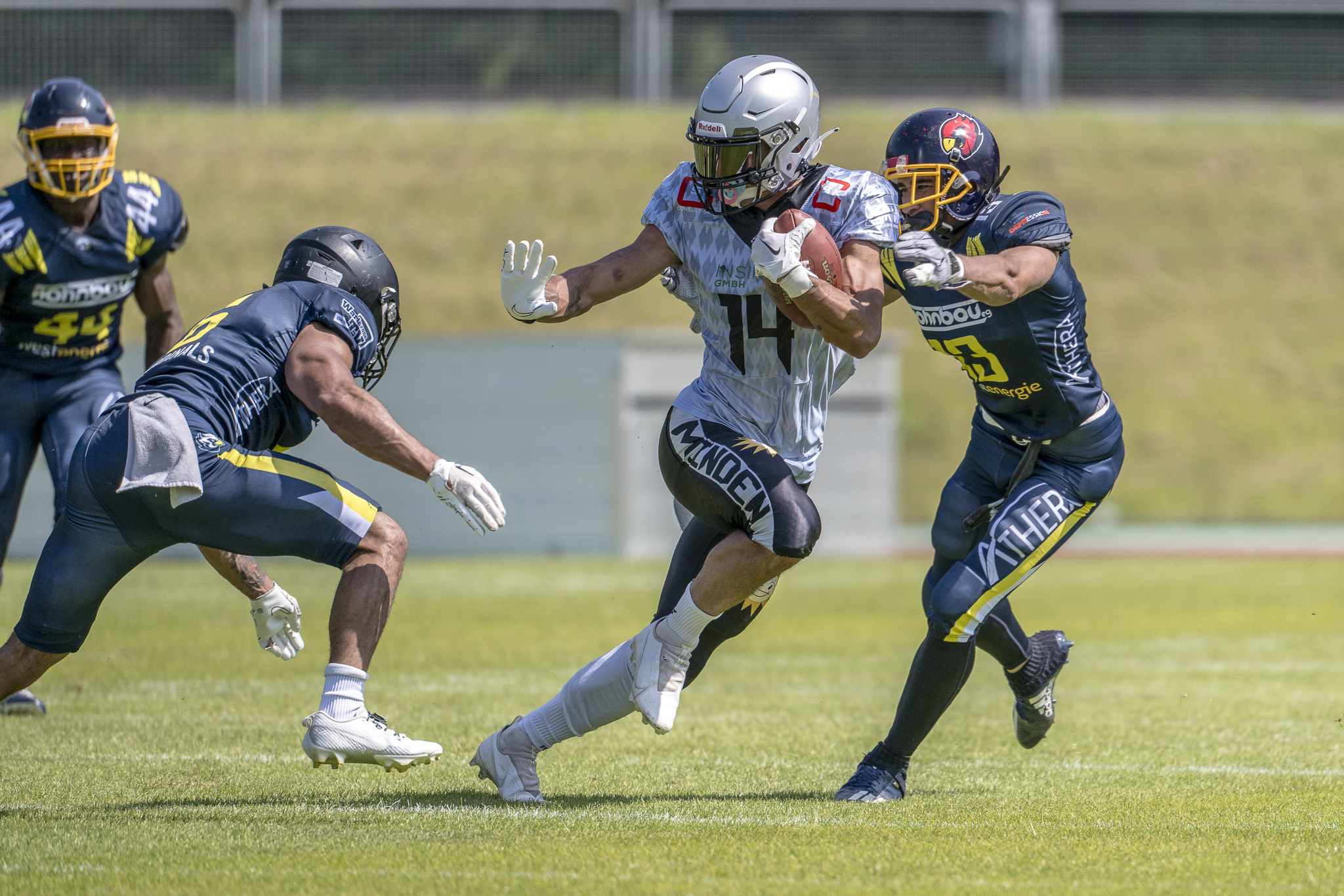 Bernado Horevitsch war im Spiel ein Garant für eine gute zweite Hälfte - in der "Heisman-Pose" (Foto: Oliver Jungnitsch)