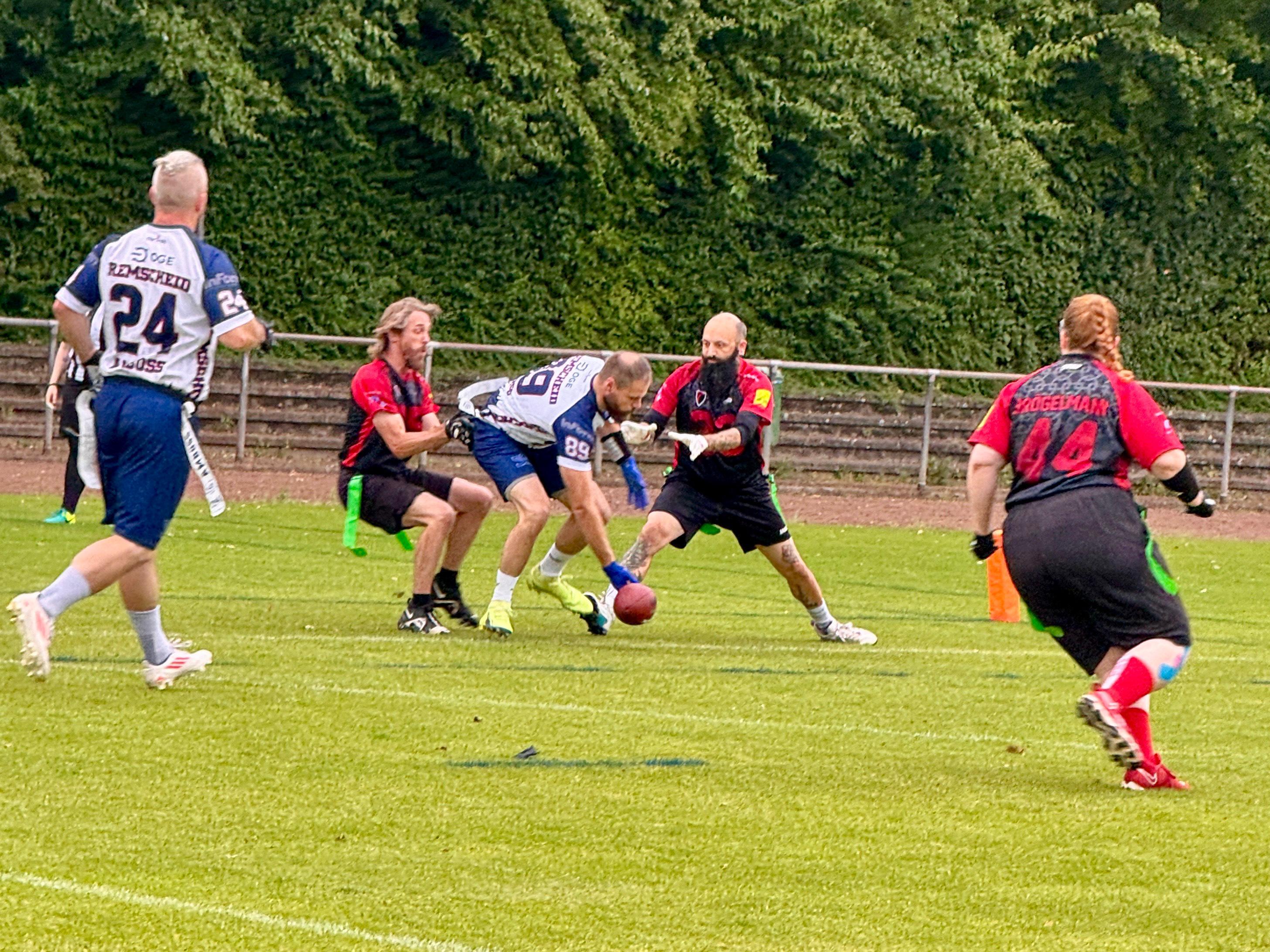 Solingen Paladins Flags beim Turnier in Neuss - Foto: Solingen Paladins