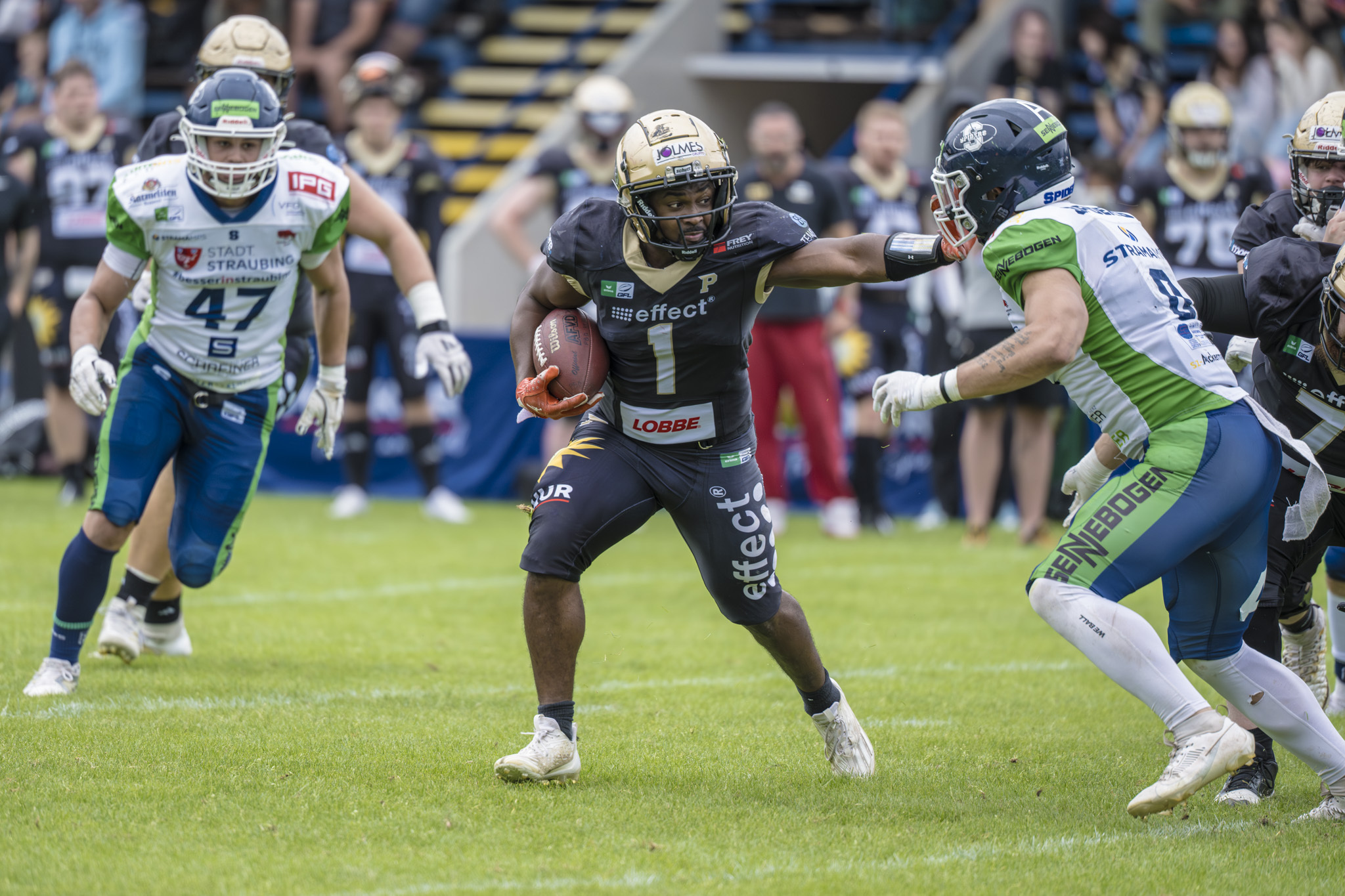 Joshua Breece, Running Back der Paderborn Dolphins konnte einen Touchdown für sein Team erzielten - Foto:  Oliver Jungnitsch