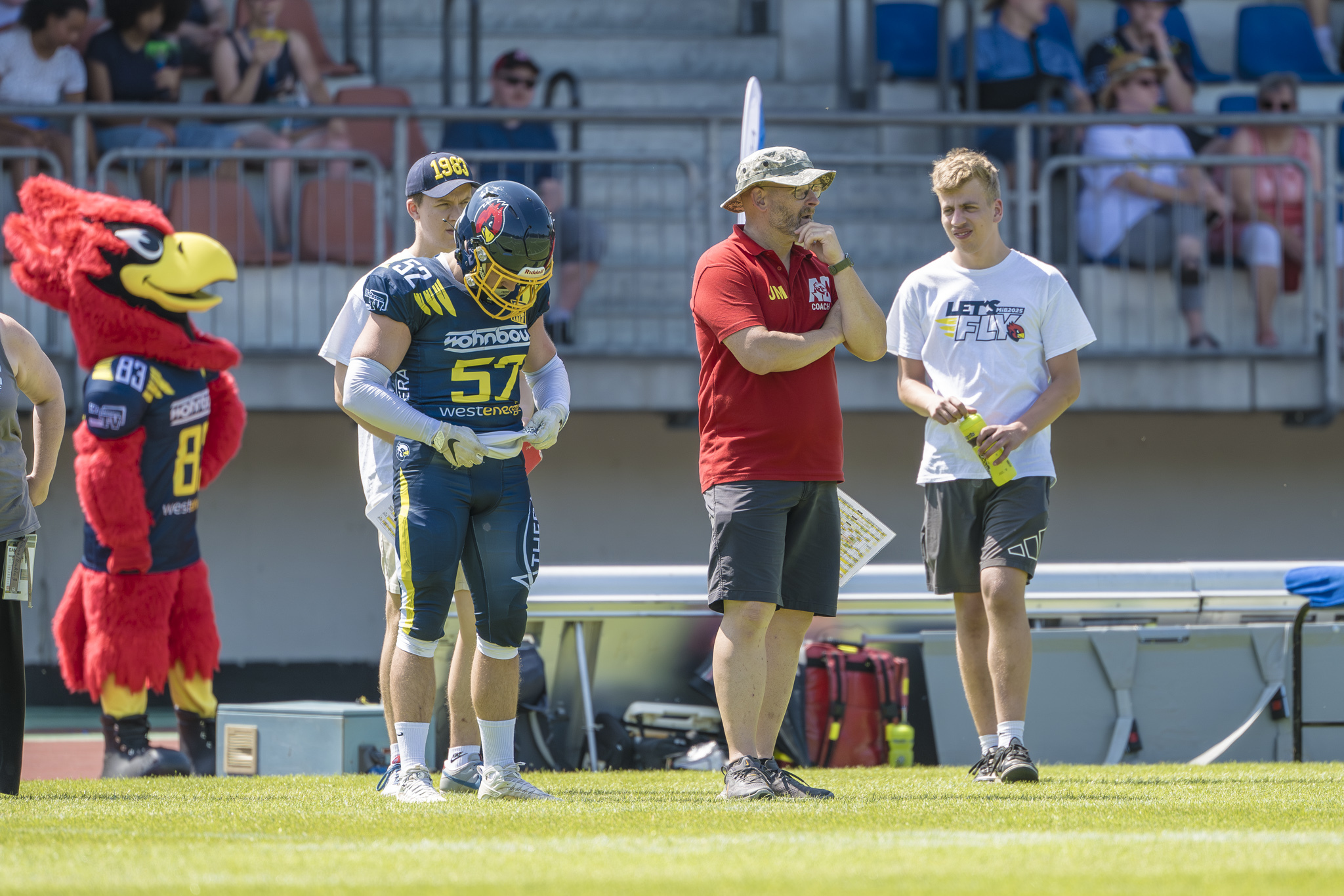 Jörg Mackenthun (Bildmitte) bis Saisonende Head Coach der Assindia Cardinals - Foto: Oliver Jungnitsch