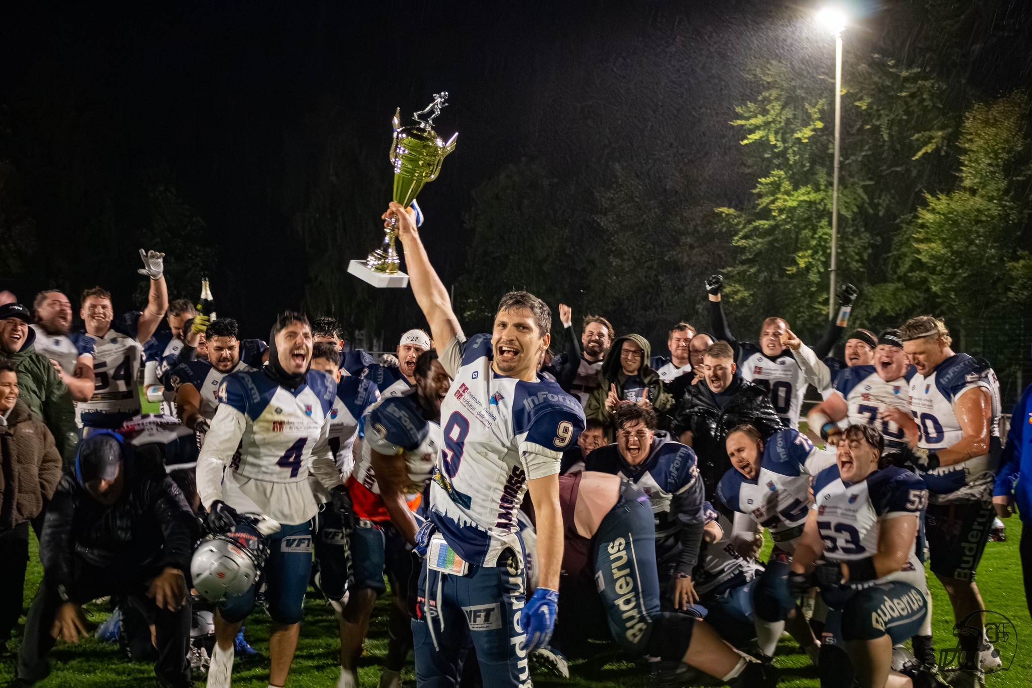 Cole Williams nach dem Triumph in der Oberliga - Foto: CEPD Sports