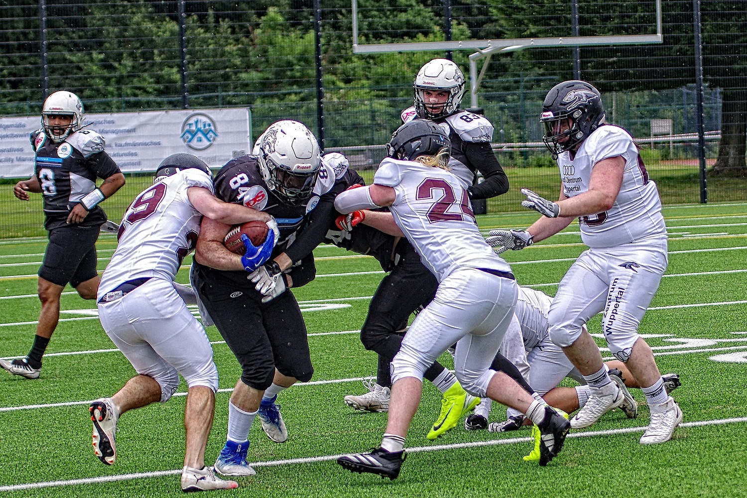 Mönchengladbachs American Footballer liefern sich Defenseschlacht mit Herzschlagfinale gegen Wuppertal - Foto: Mike Hohnen