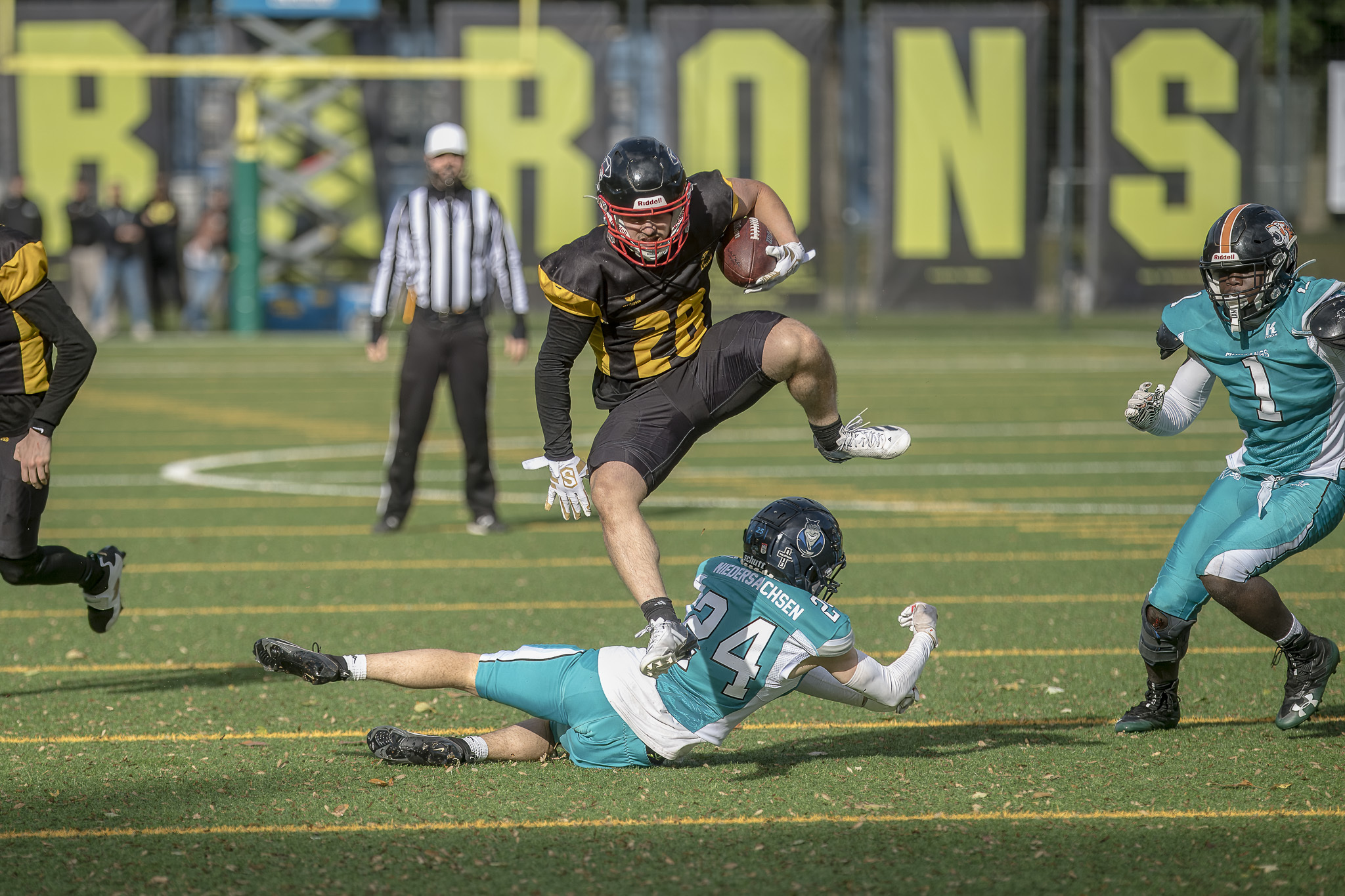 Bei den Lions war besonders erfolgreich mit ihrem Laufspiel, auf das die Mustangs wenig Antworten fanden - Foto: Oliver Jungnitsch