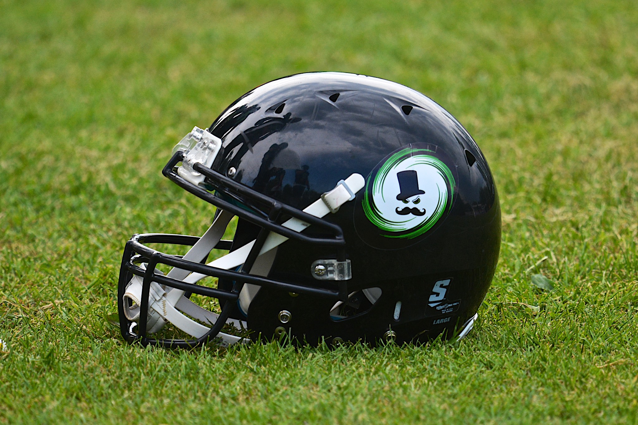 Helm der Herne Black Barons (altes Logo) - Foto: Oliver Jungnitsch